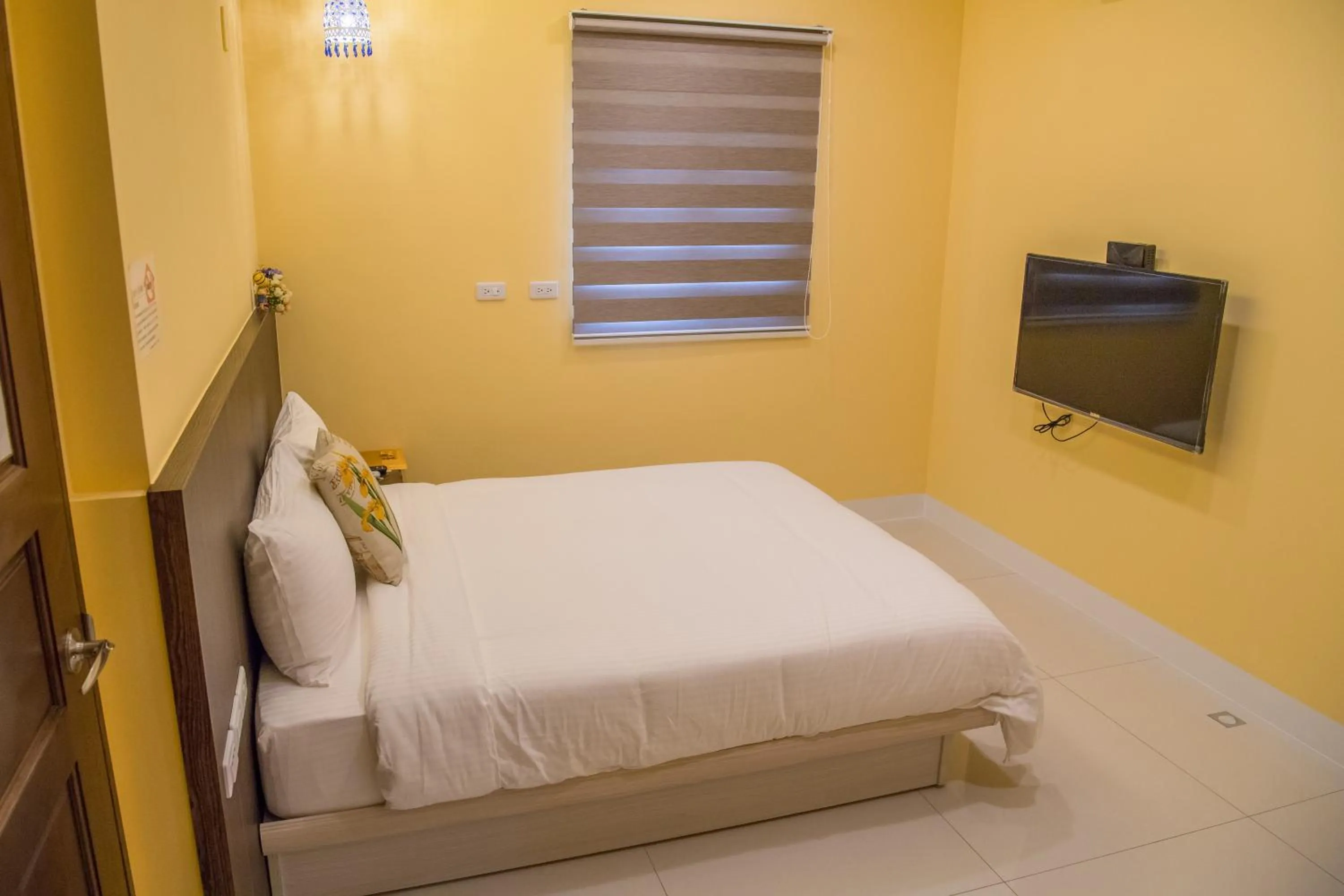 Photo of the whole room, Bed in Mysig