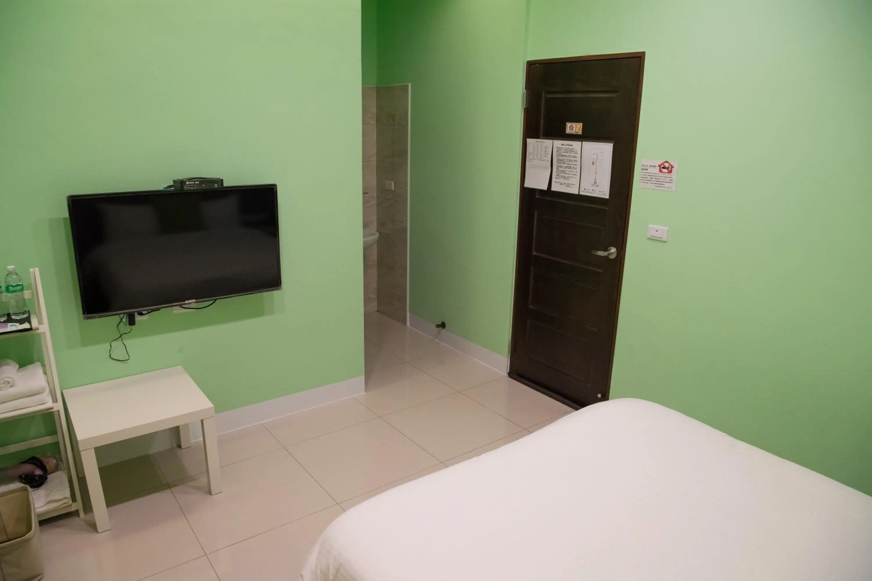 Photo of the whole room, Bed in Mysig