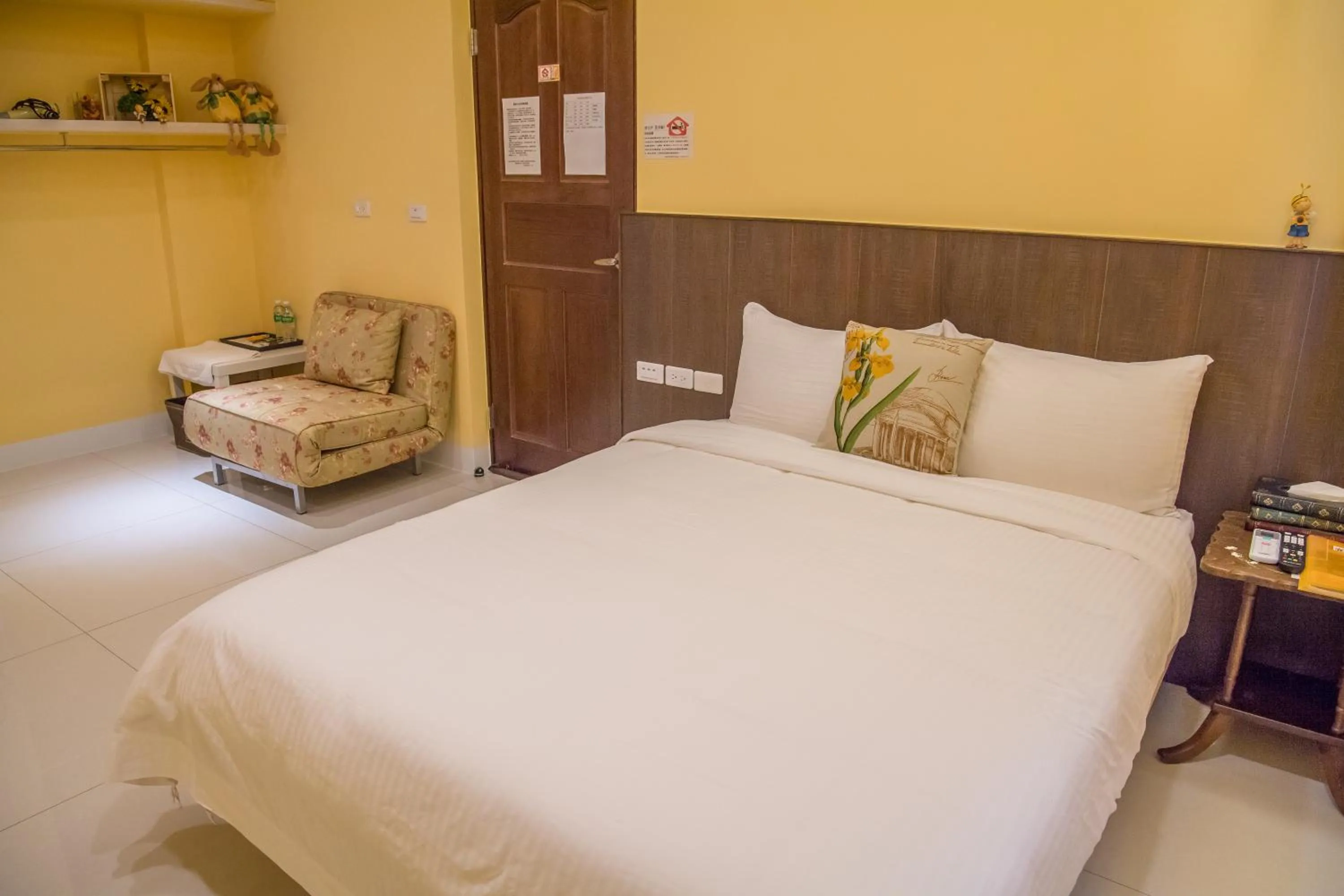 Photo of the whole room, Bed in Mysig