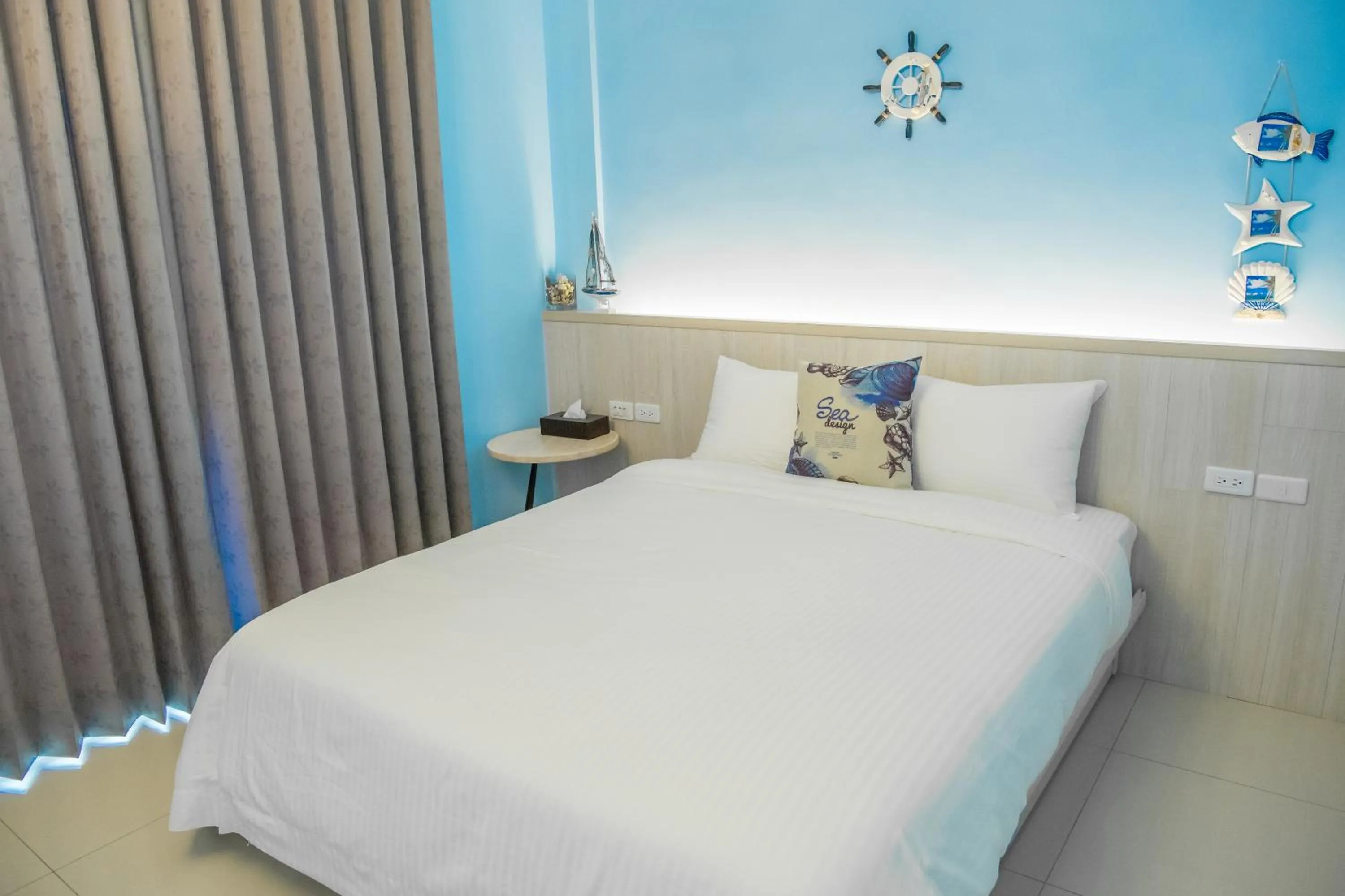 Photo of the whole room, Bed in Mysig