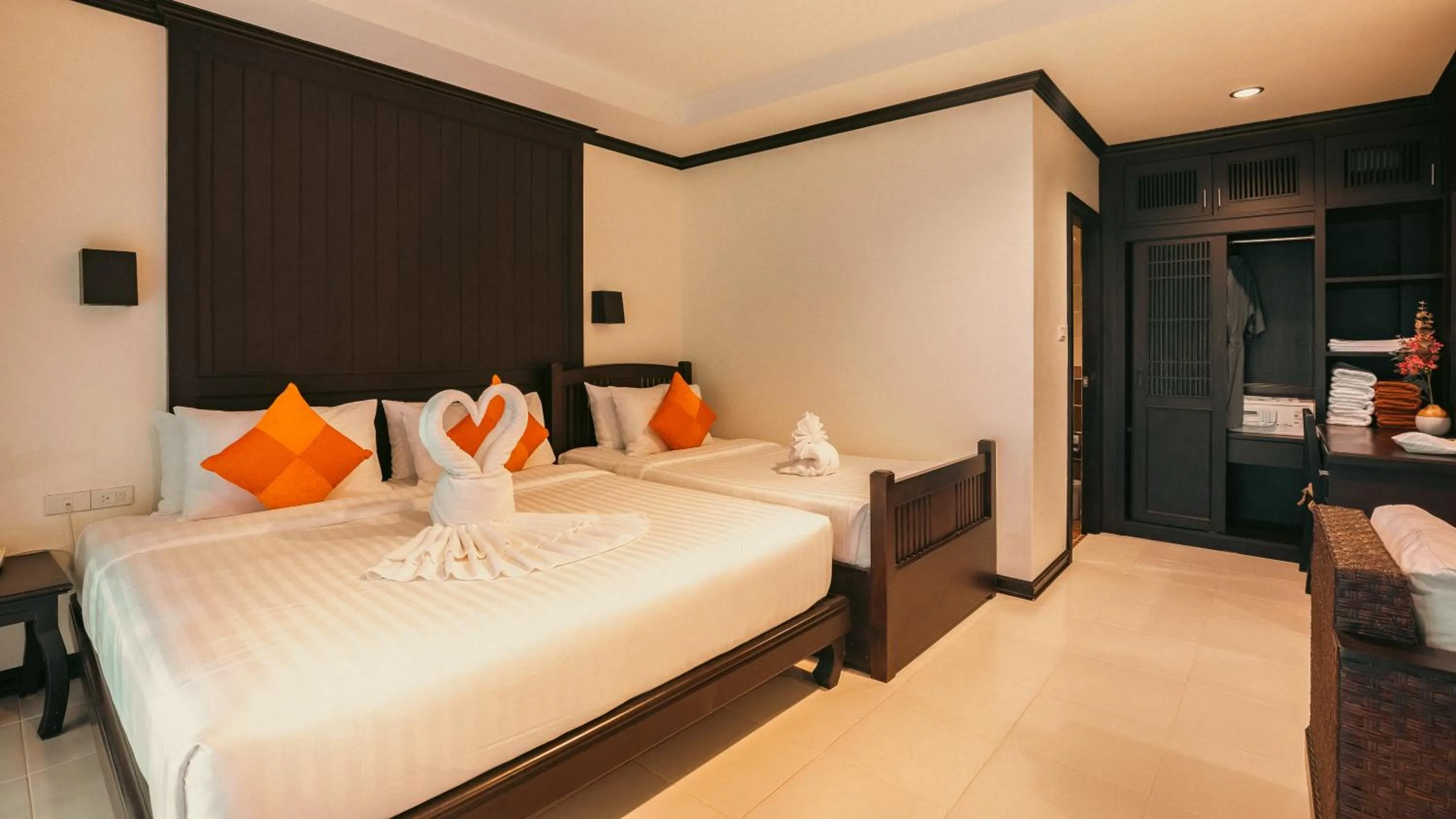 Bed in Am Samui Palace