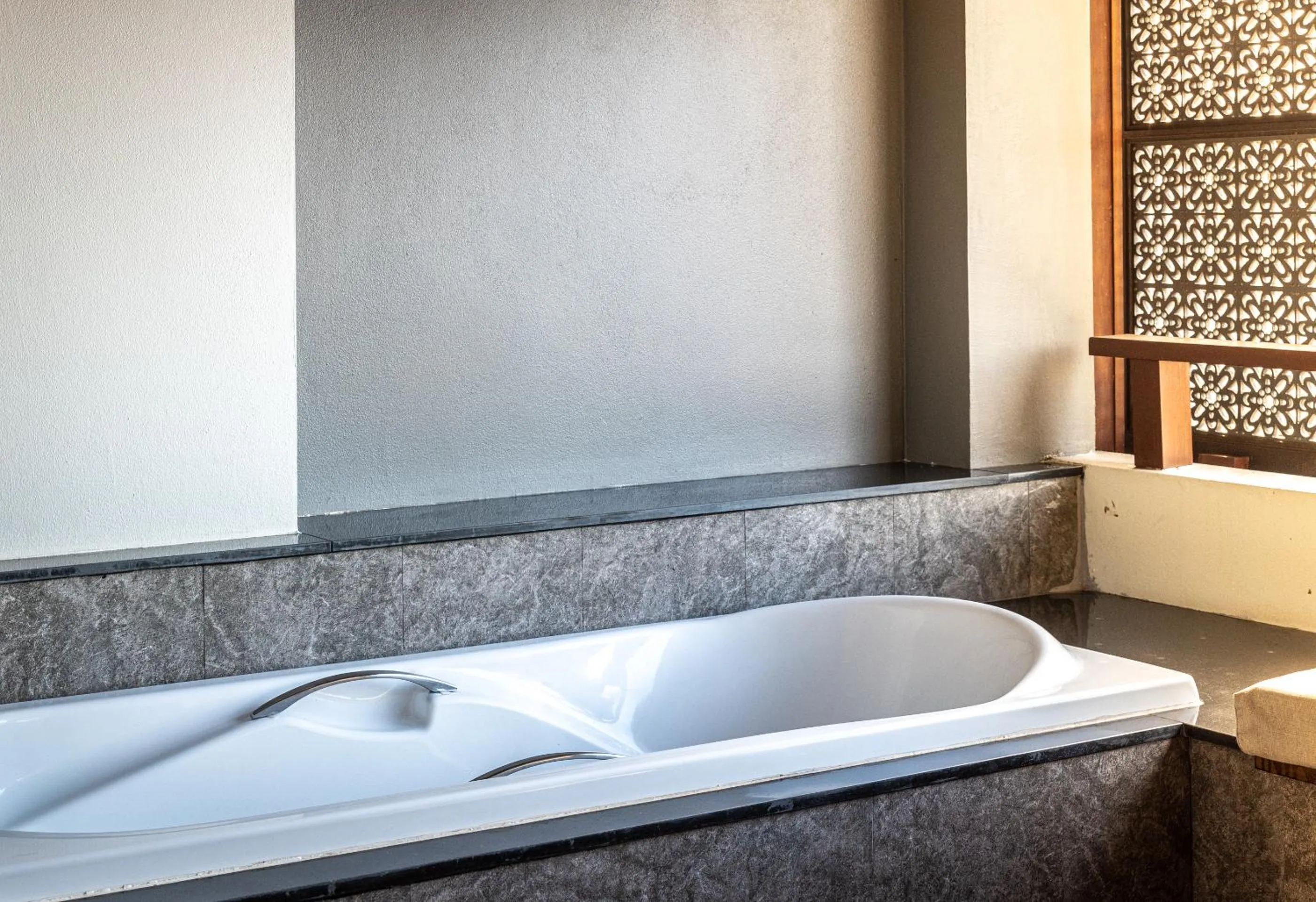 Bath in Am Samui Palace