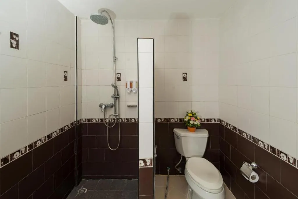 Shower in Am Samui Palace