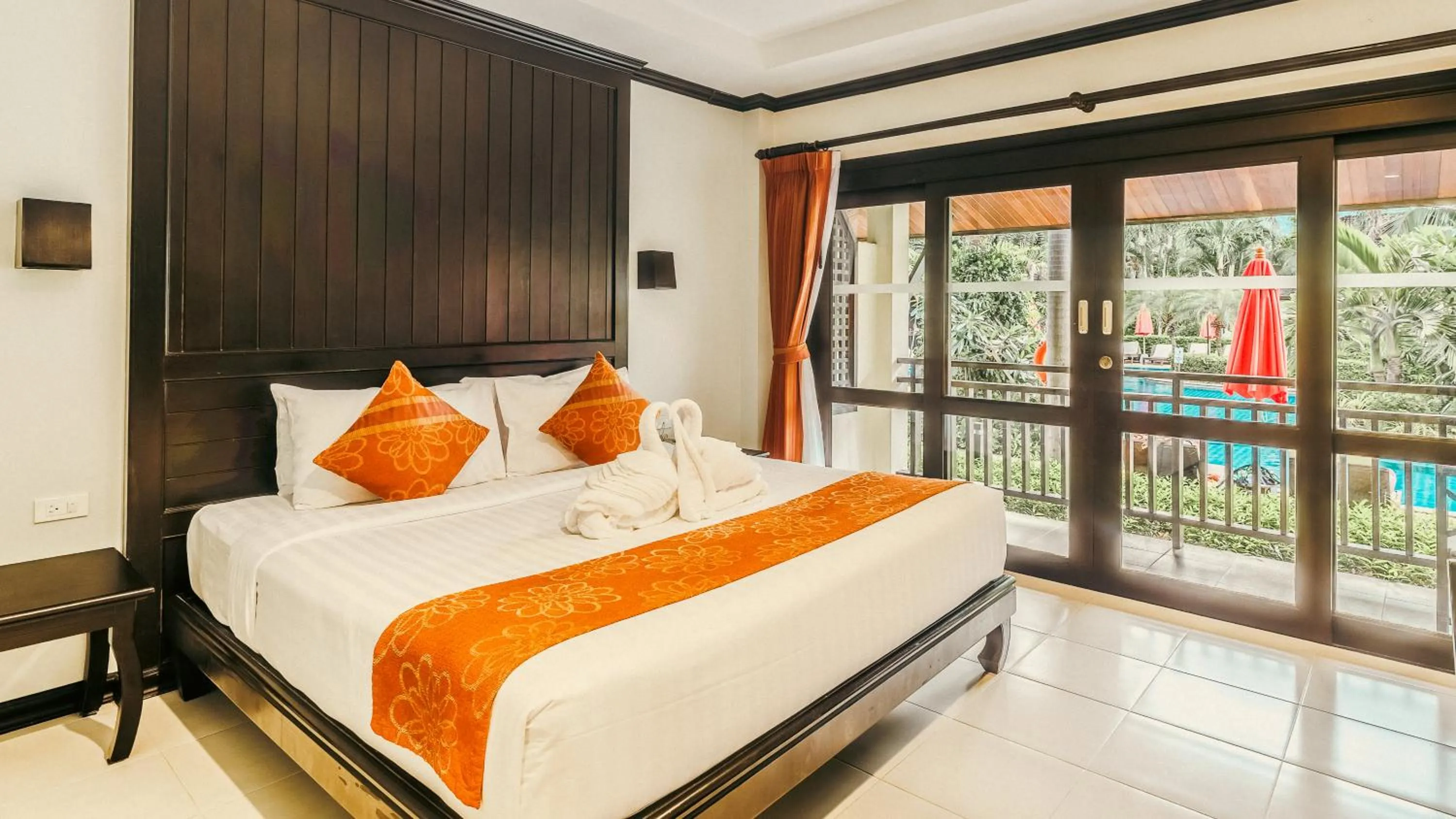 Bed in Am Samui Palace