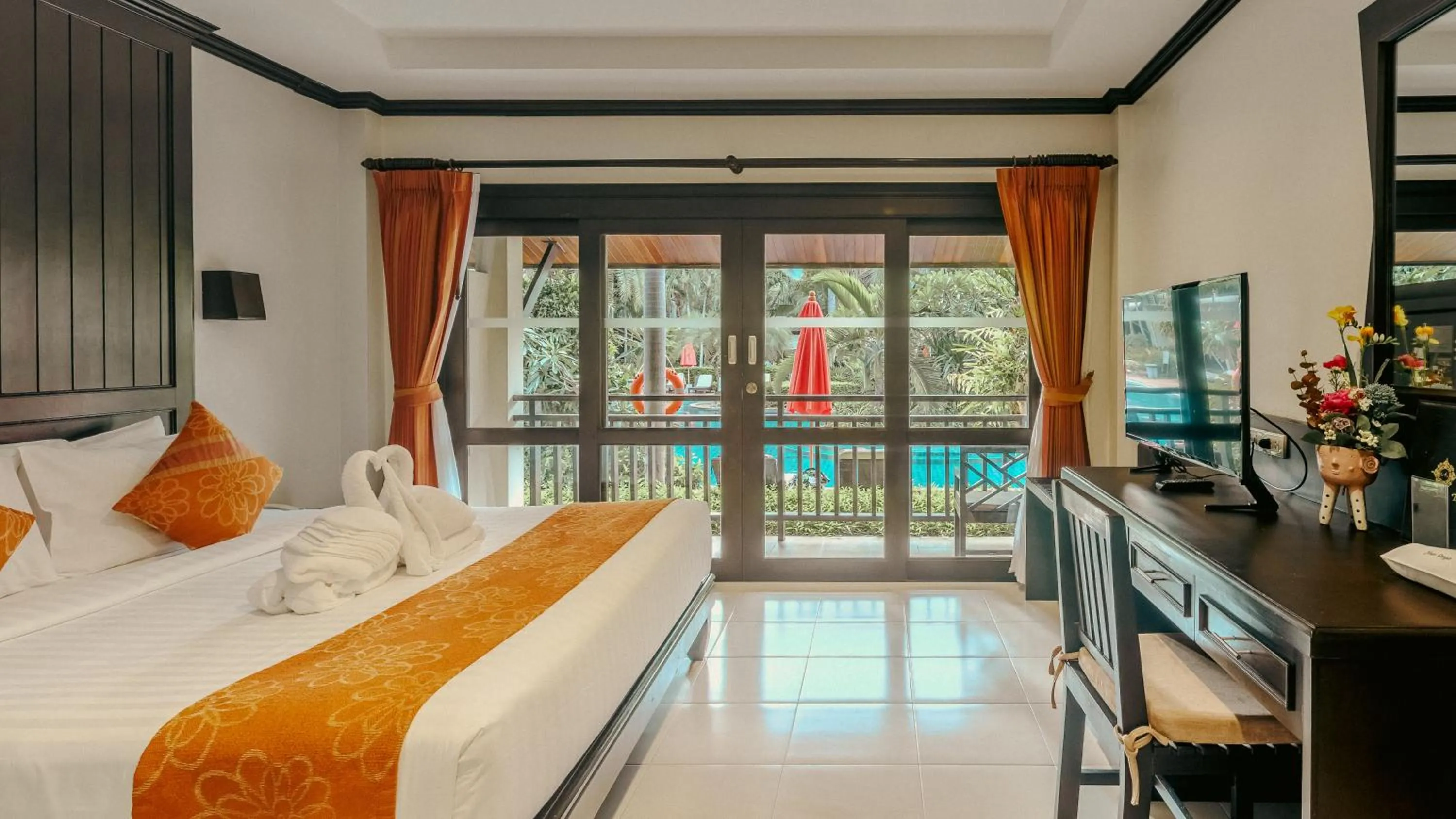 Bed in Am Samui Palace