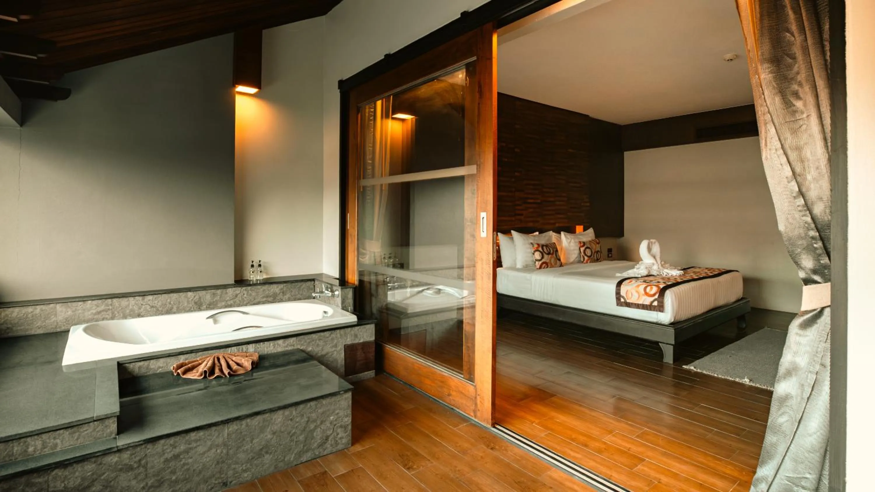 Bed in Am Samui Palace