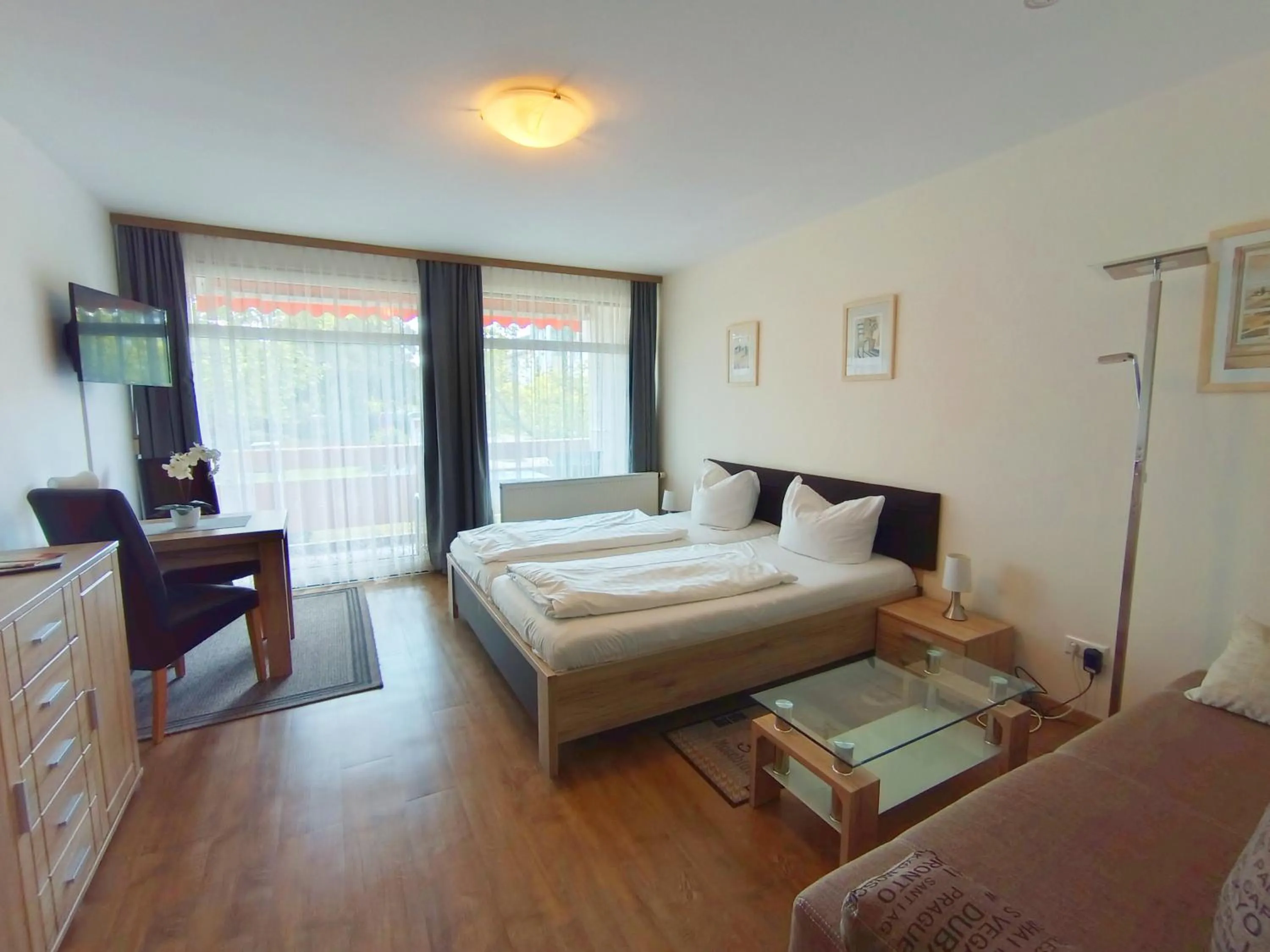 Photo of the whole room, Bed in Appartementhaus Nürnberg