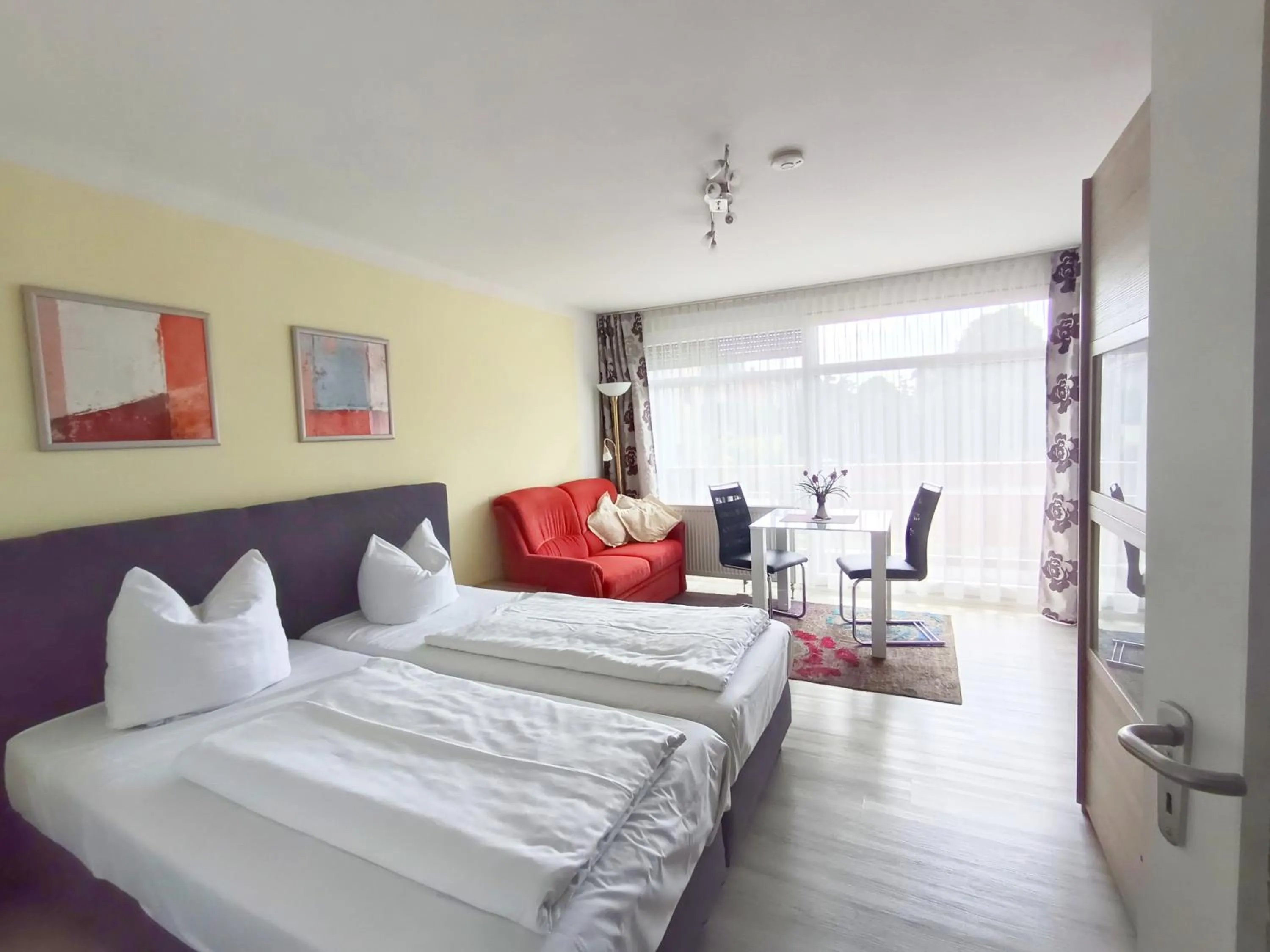 Photo of the whole room, Bed in Appartementhaus Nürnberg