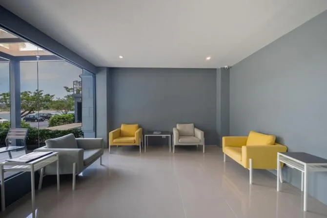 Seating area in Nora LakeView