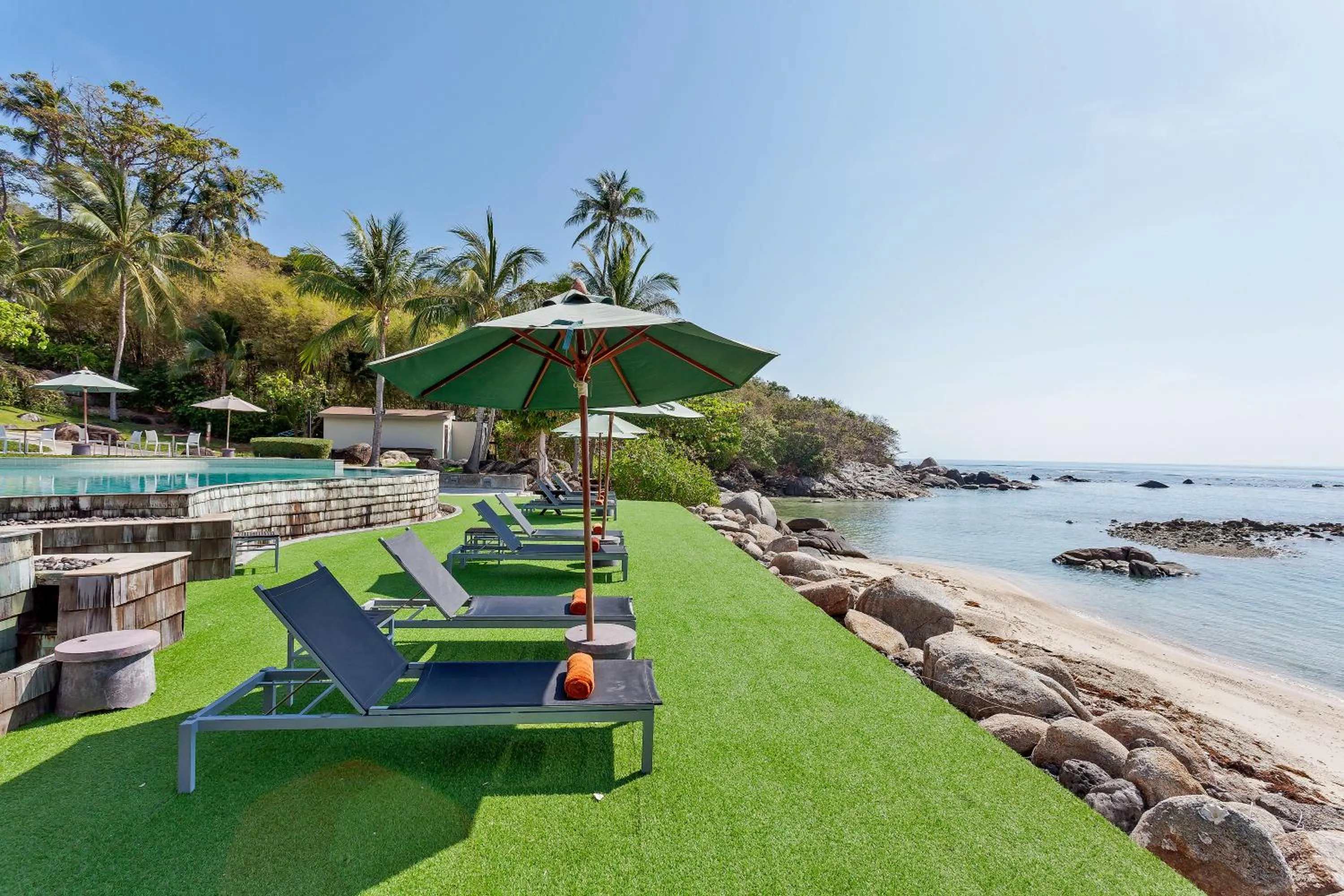 Day in ShaSa Resort - Luxury Beachfront Suites