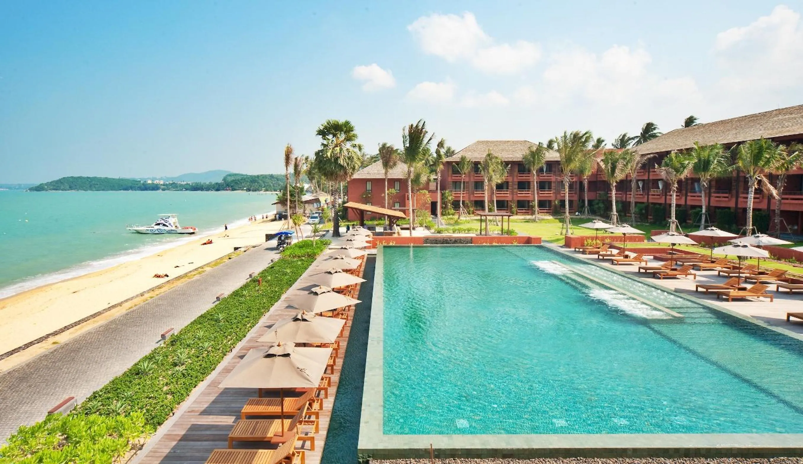 Swimming pool in Hansar Samui Resort & Spa - SHA Extra Plus