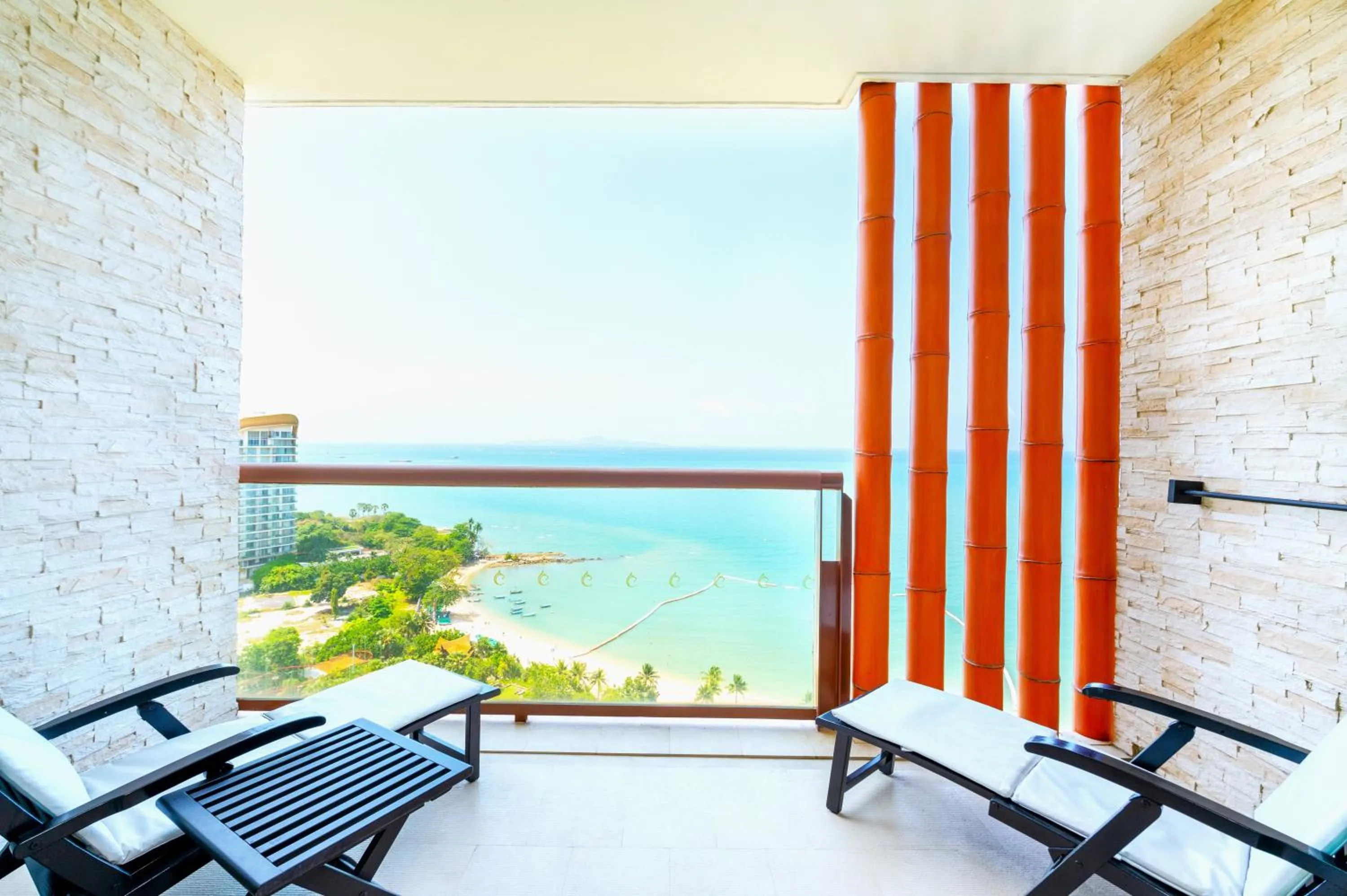 Deluxe Twin Room in Centara Grand Mirage Beach Resort Pattaya