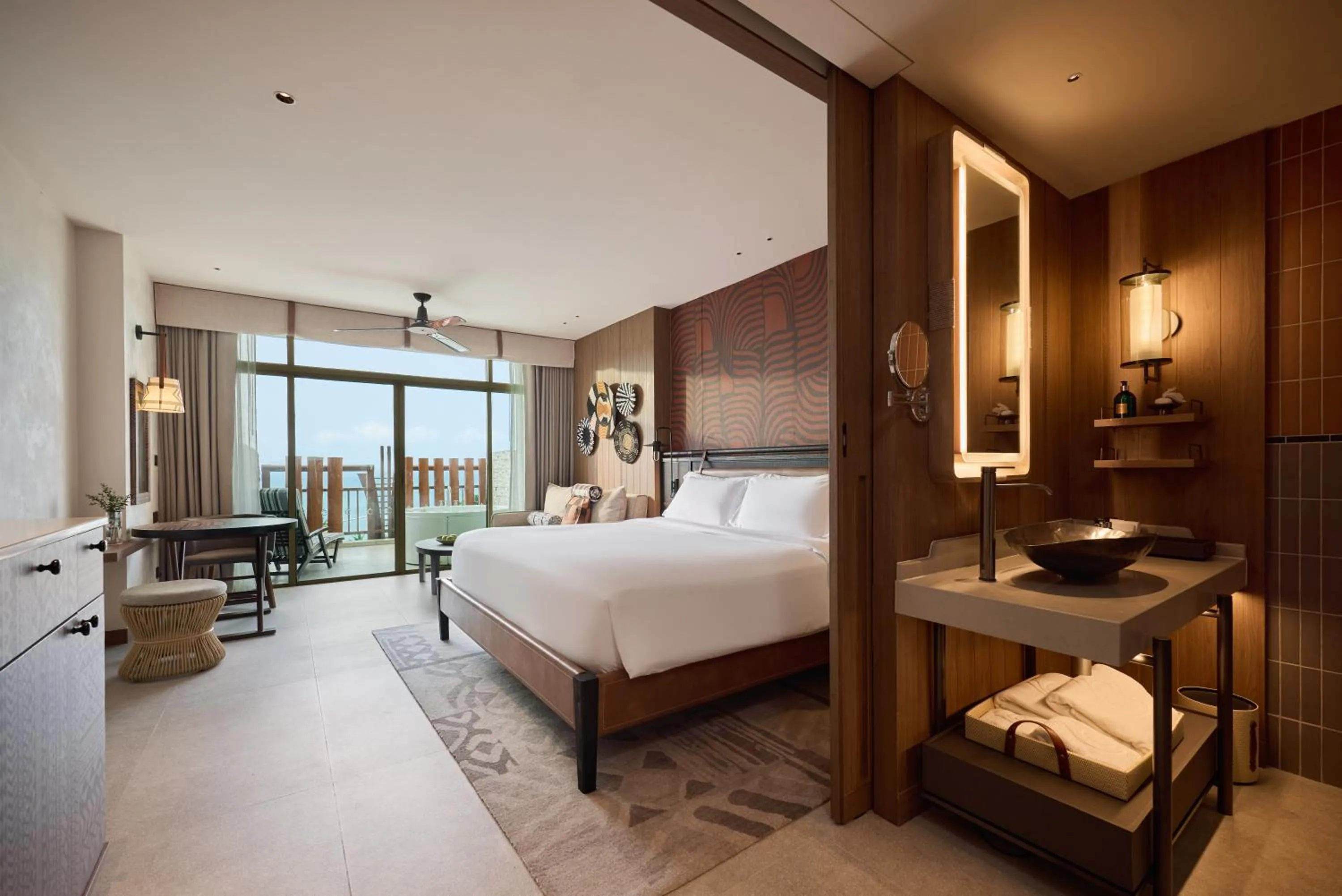 Bedroom, Bed in Centara Grand Mirage Beach Resort Pattaya