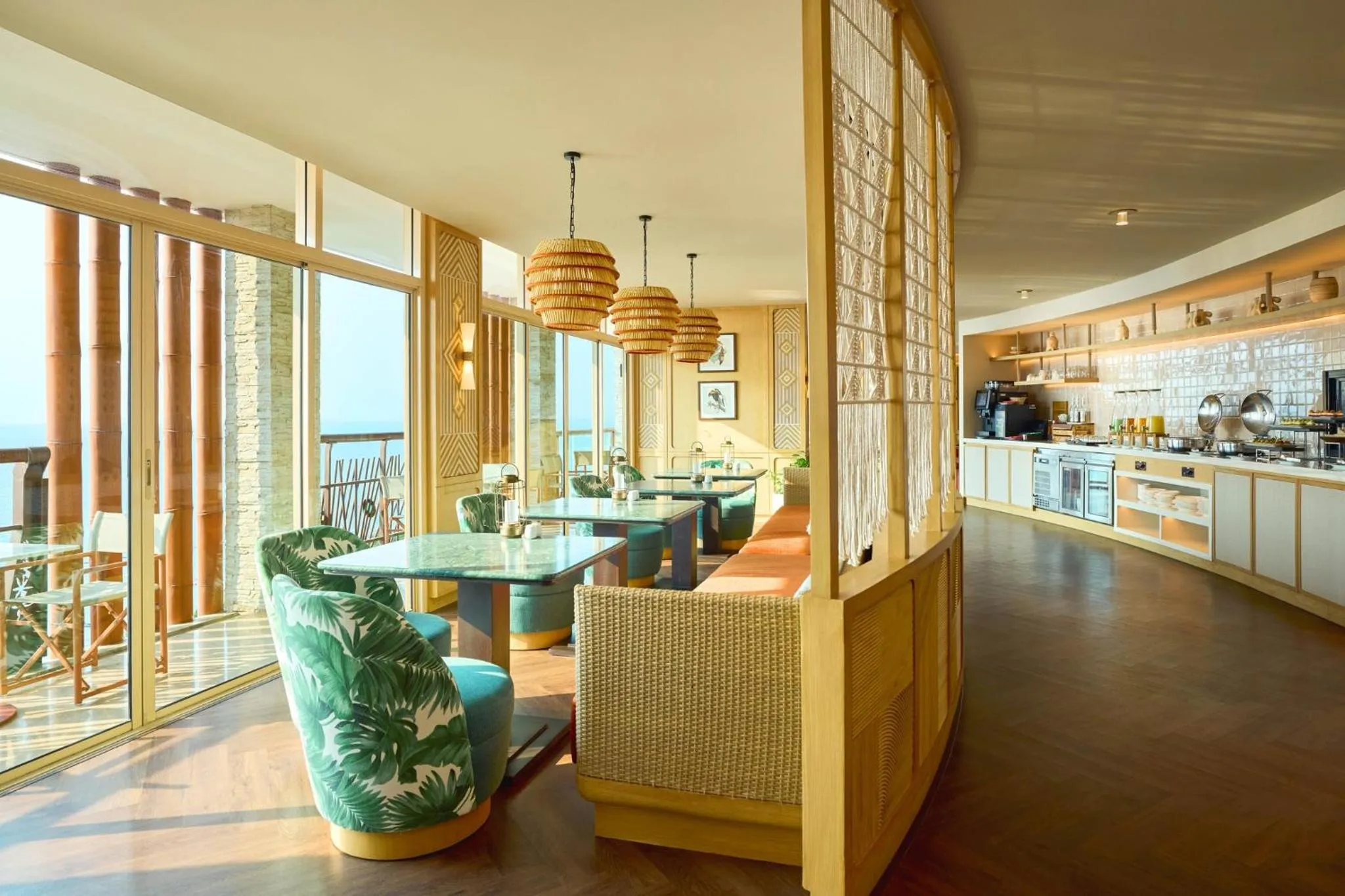 Lounge or bar in Centara Grand Mirage Beach Resort Pattaya