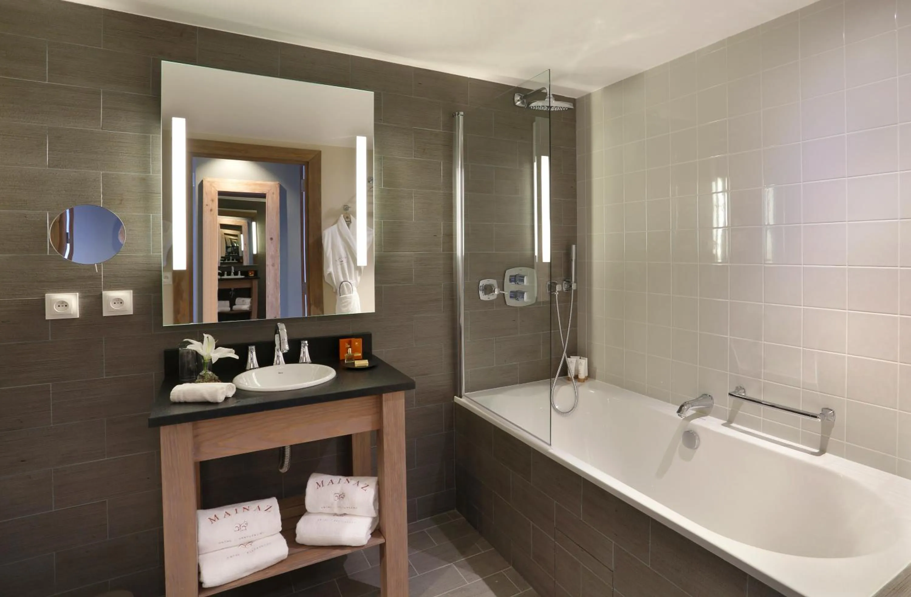 Bathroom in La Mainaz Hôtel Restaurant Genève - Gex - Mijoux