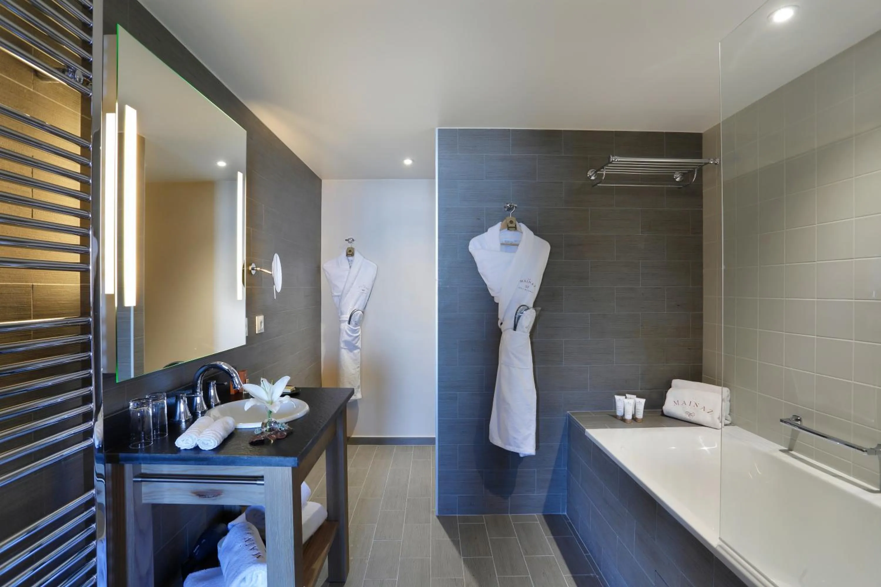 Bathroom in La Mainaz Hôtel Restaurant Genève - Gex - Mijoux