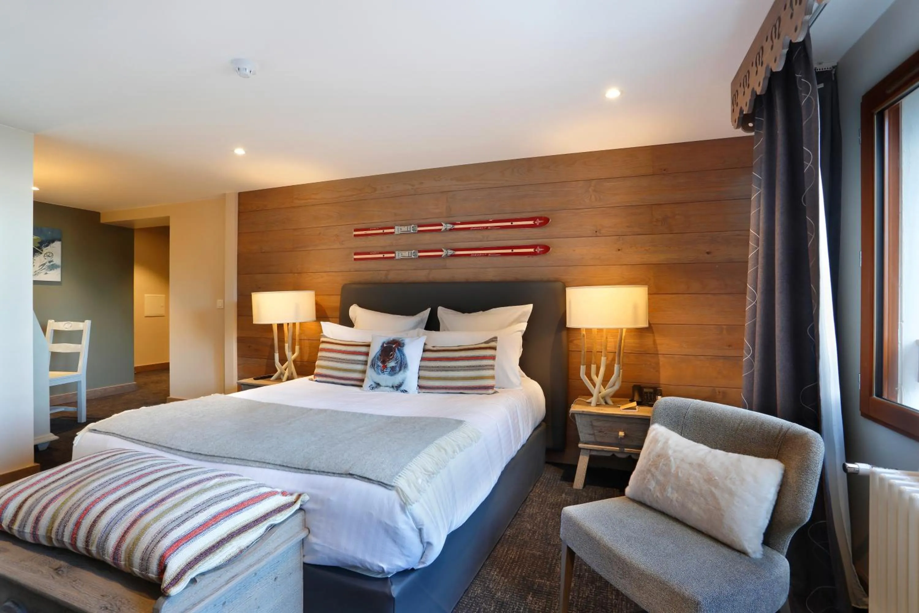 Bedroom, Bed in La Mainaz Hôtel Restaurant Genève - Gex - Mijoux