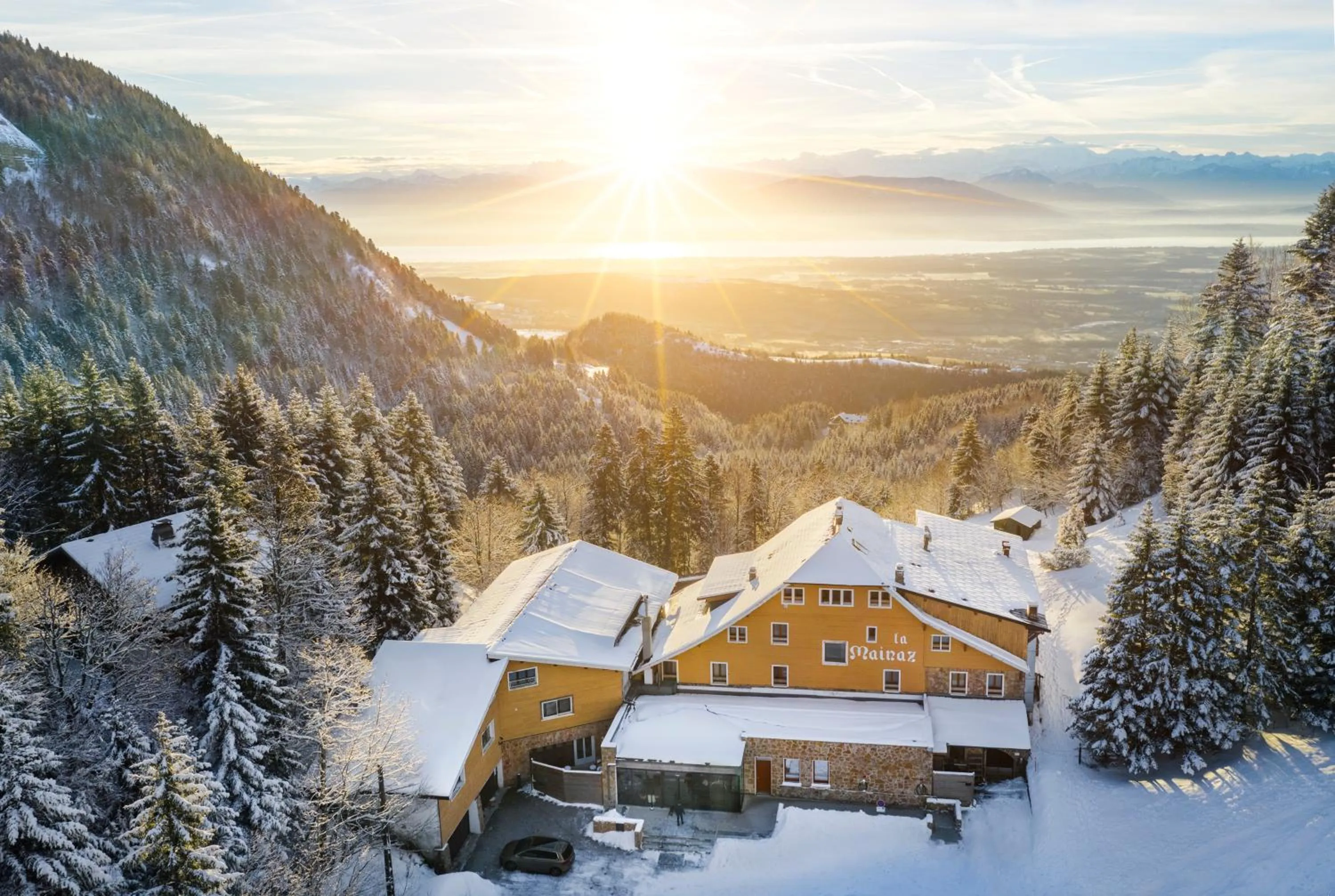 Property building in La Mainaz Hôtel Restaurant Genève - Gex - Mijoux