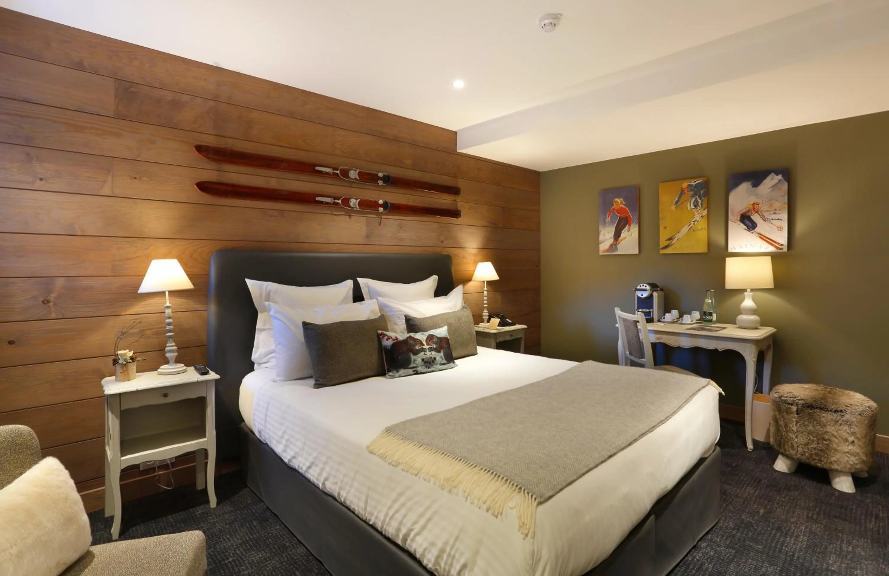 Bedroom, Bed in La Mainaz Hôtel Restaurant Genève - Gex - Mijoux