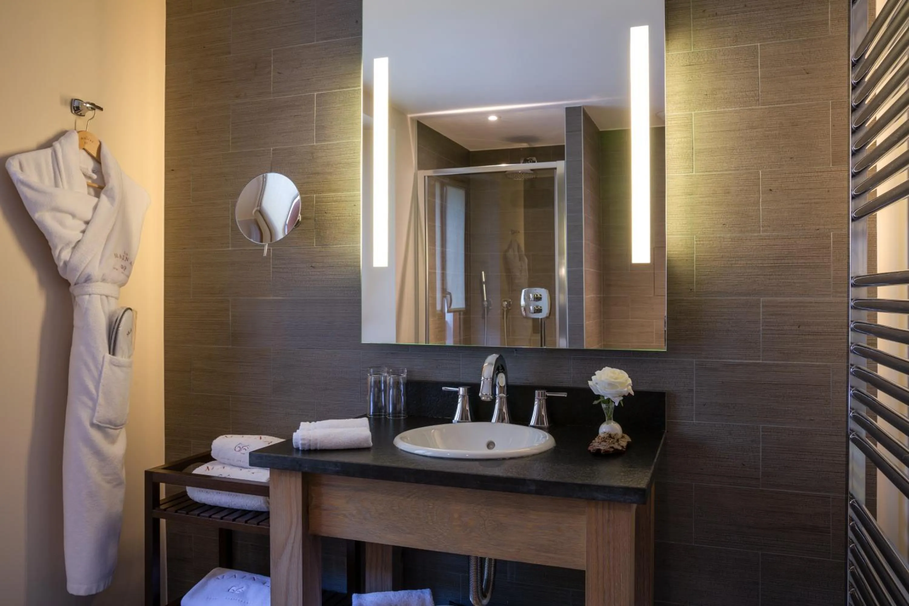 Bathroom in La Mainaz Hôtel Restaurant Genève - Gex - Mijoux