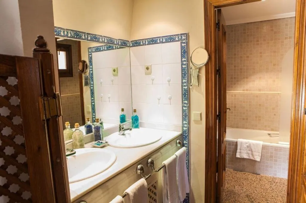 Bathroom in Apartamentos Turísticos Bahía Sur