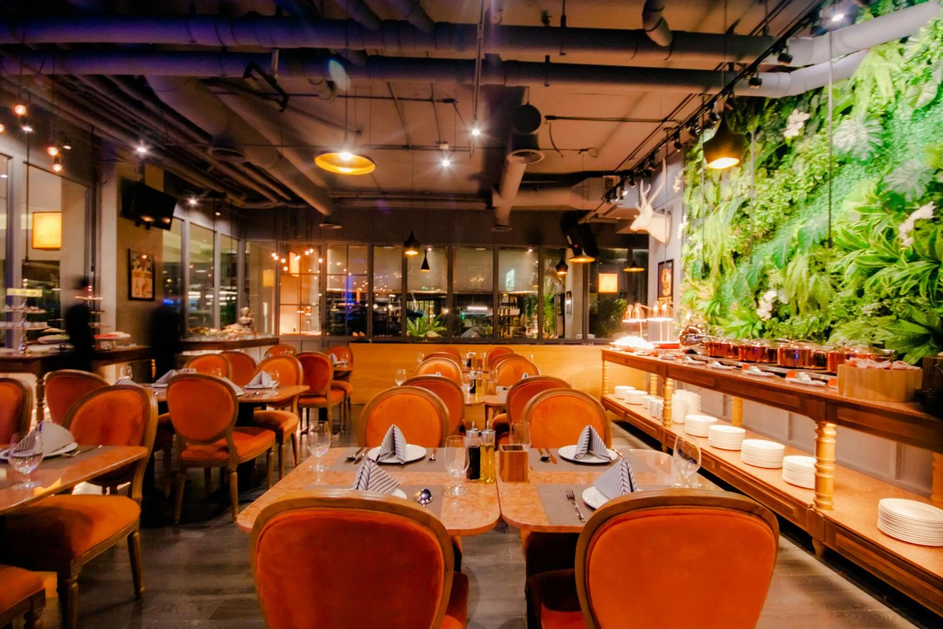 Restaurant/places to eat in Hotel Vista