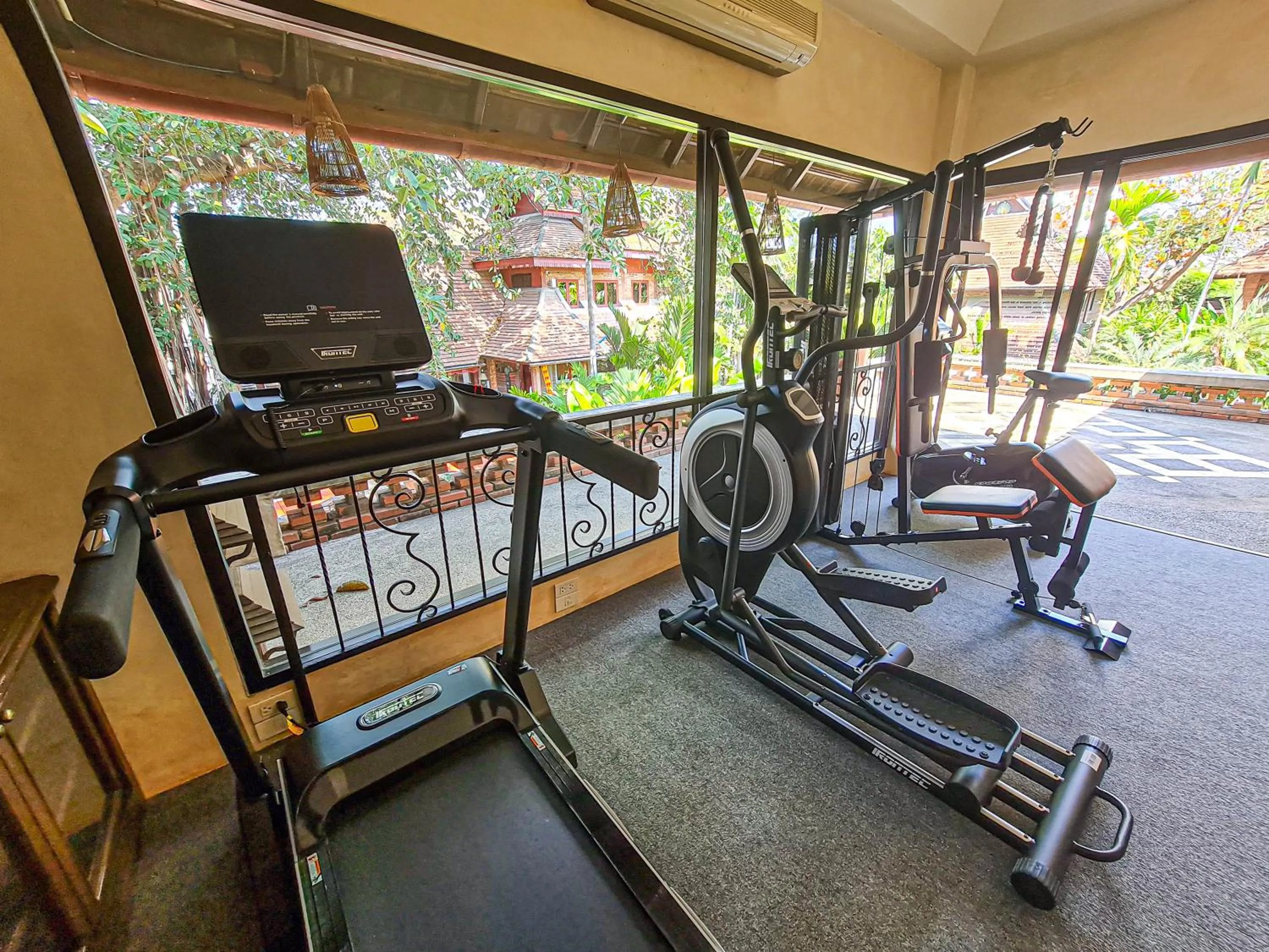 Fitness centre/facilities in Yaang Come Village Hotel
