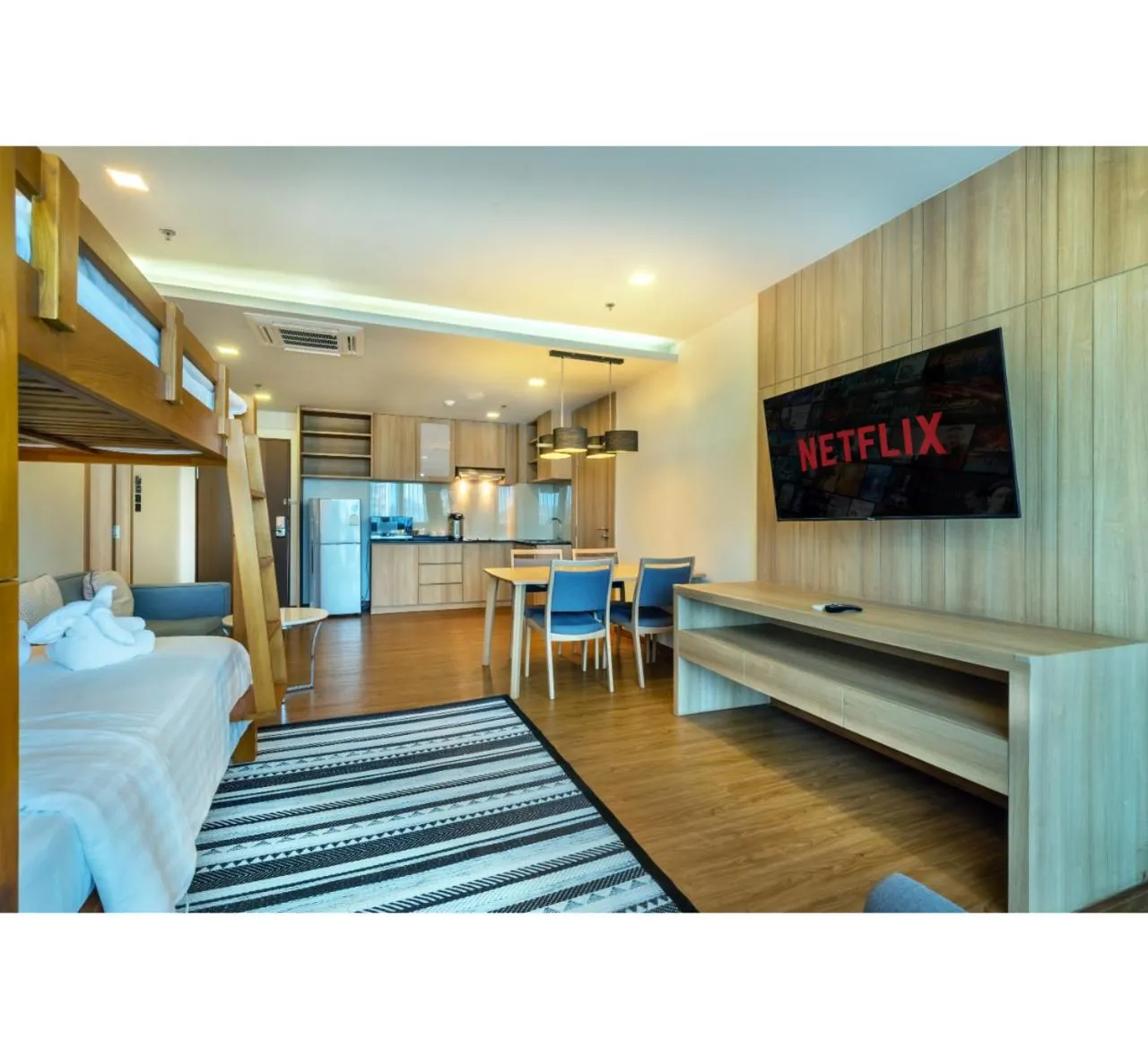TV and multimedia in PLAAI Prime Hotel Rayong SHA Extra Plus