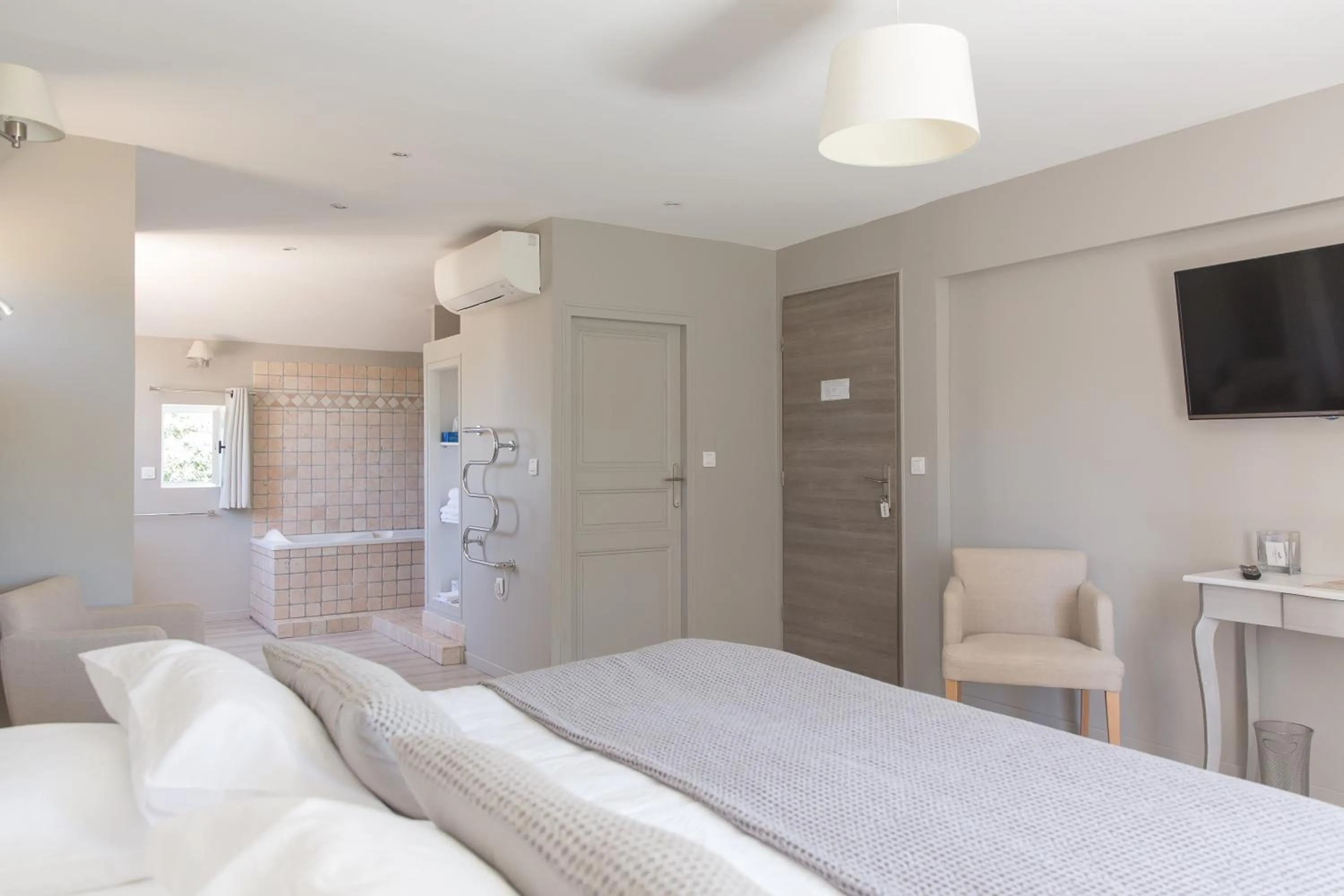 Bed in Le Mas des Alexandrins