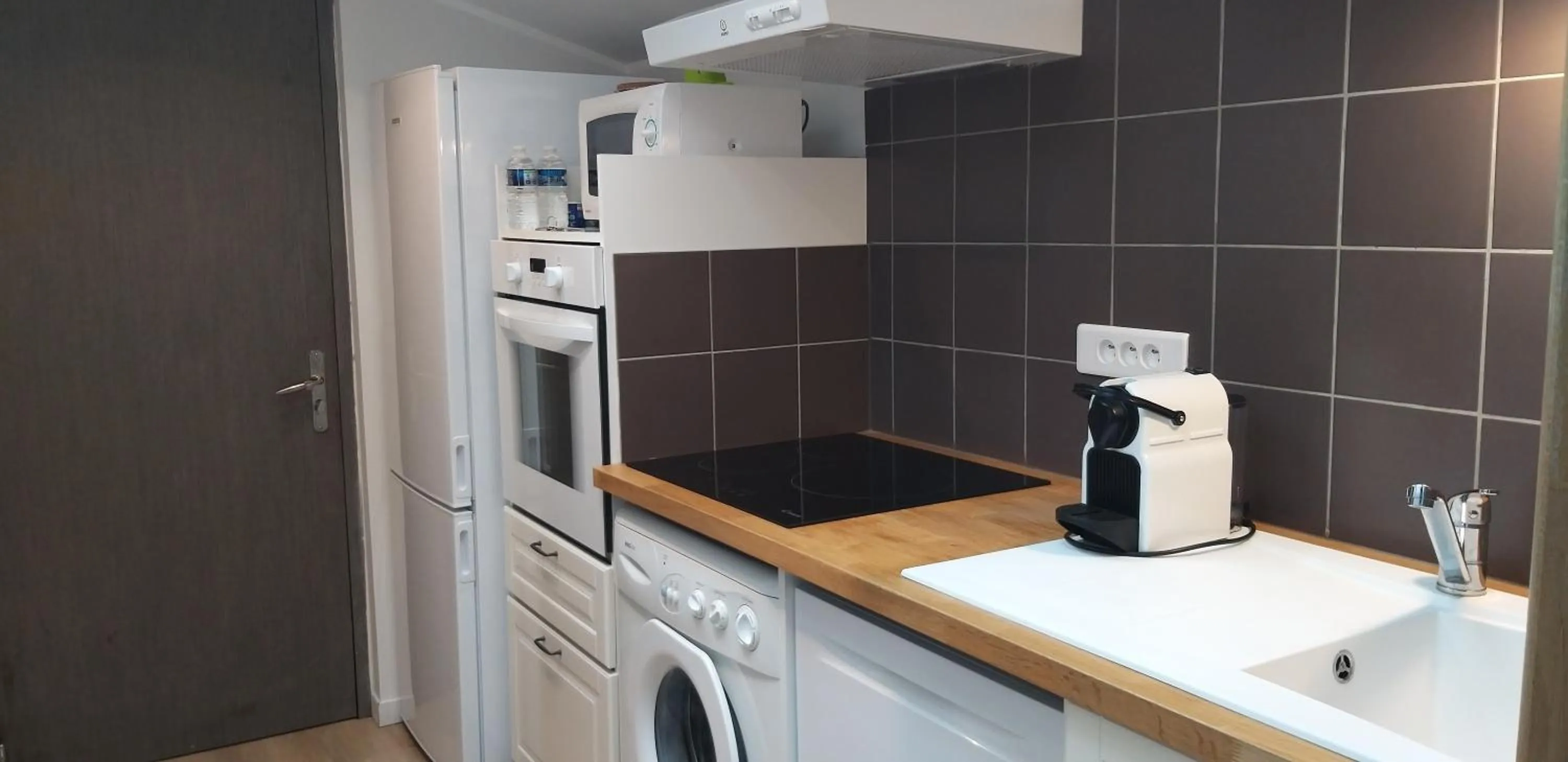 Kitchen or kitchenette in Le Mas des Alexandrins