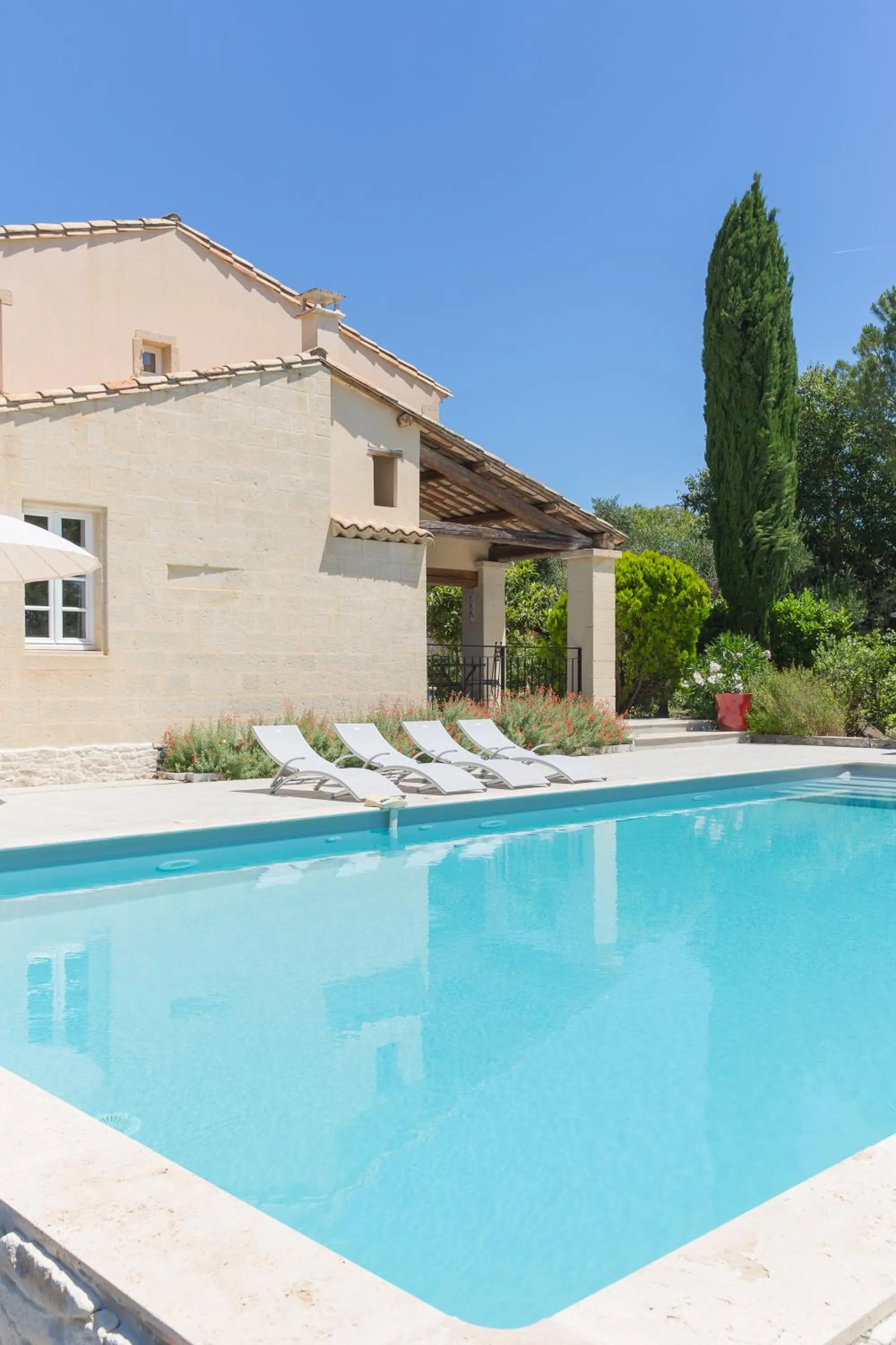 Swimming pool in Le Mas des Alexandrins