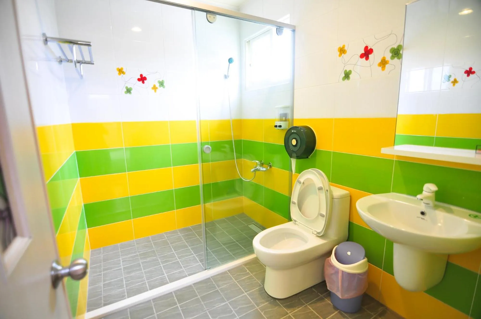 Shower in Dream Homestay