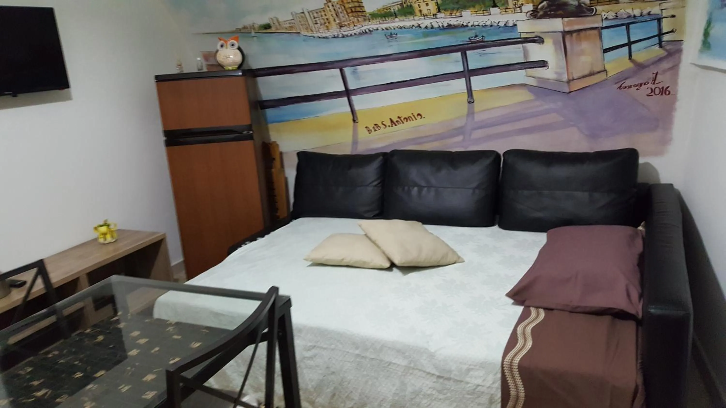 Communal kitchen, Bed in B&B S.Antonio