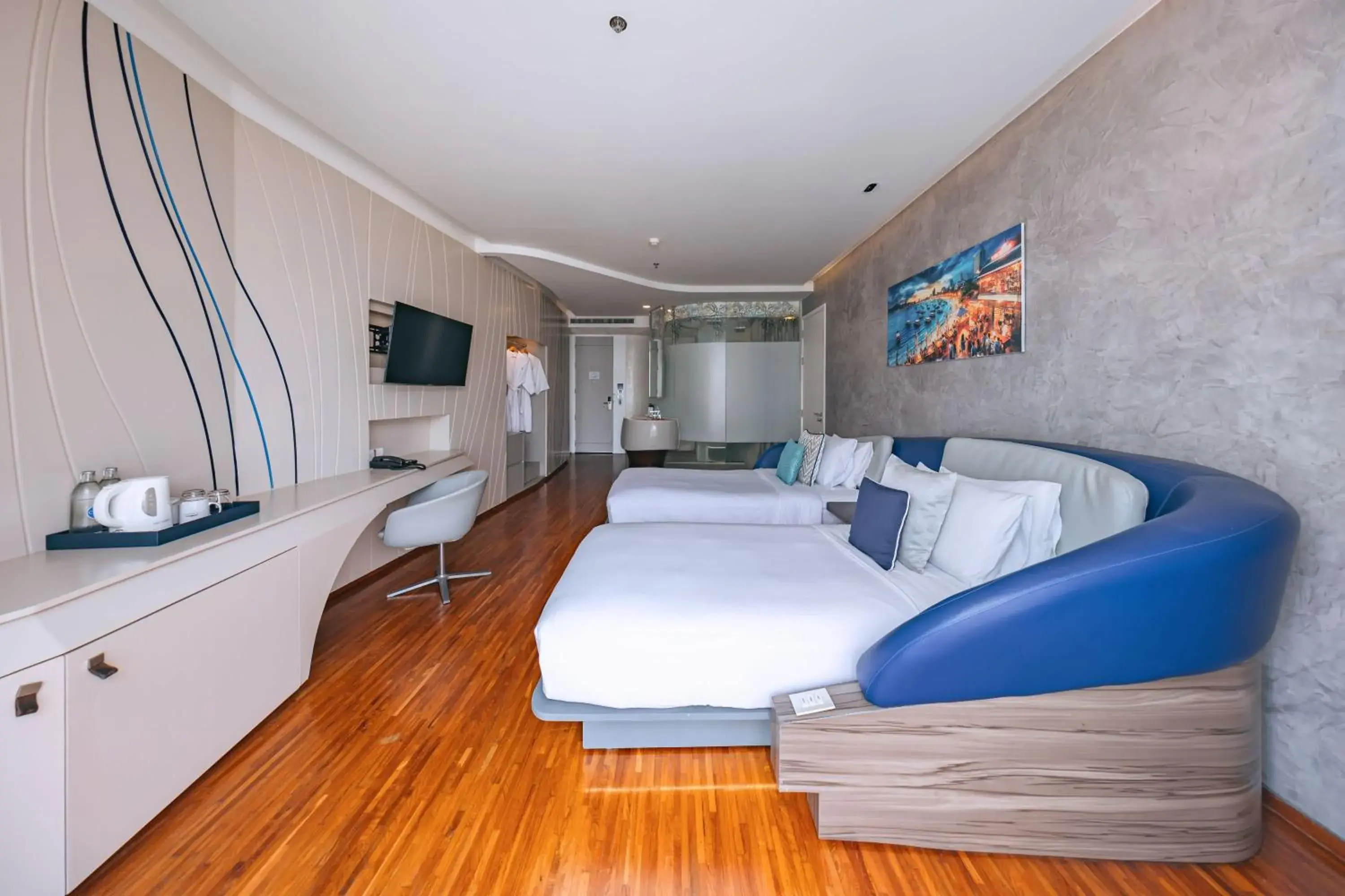 Deluxe Twin Room with Pool View in Hotel Baraquda Heeton Pattaya by Compass Hospitality Deluxe Twin Room with Pool View in Hotel Baraquda Heeton Pattaya by Compass Hospitality