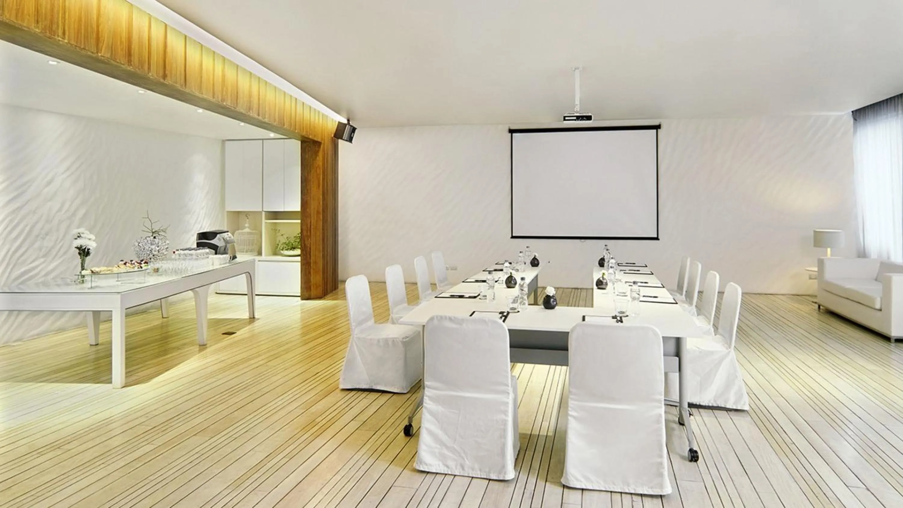 Meeting/conference room in Hotel Baraquda Heeton Pattaya by Compass Hospitality