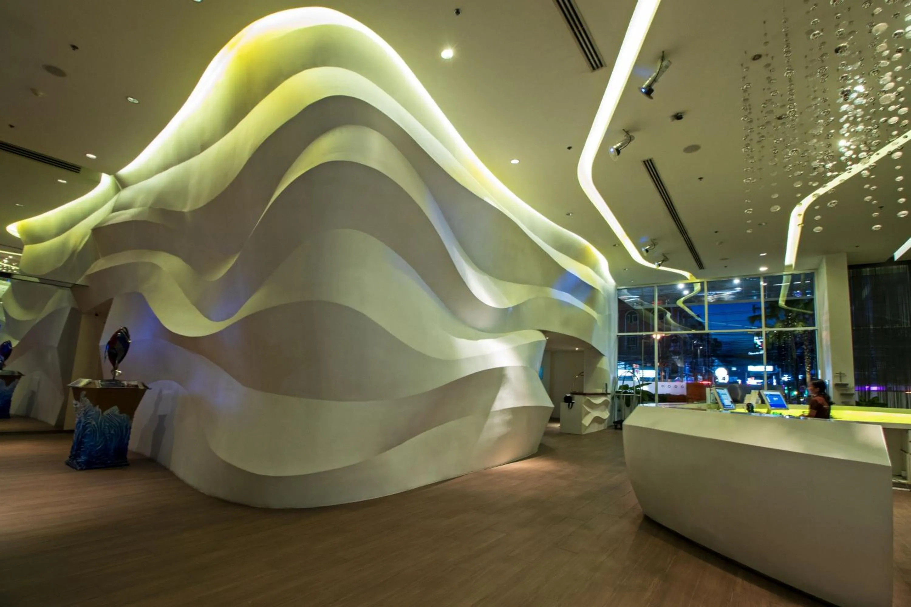 Lobby or reception in Hotel Baraquda Heeton Pattaya by Compass Hospitality