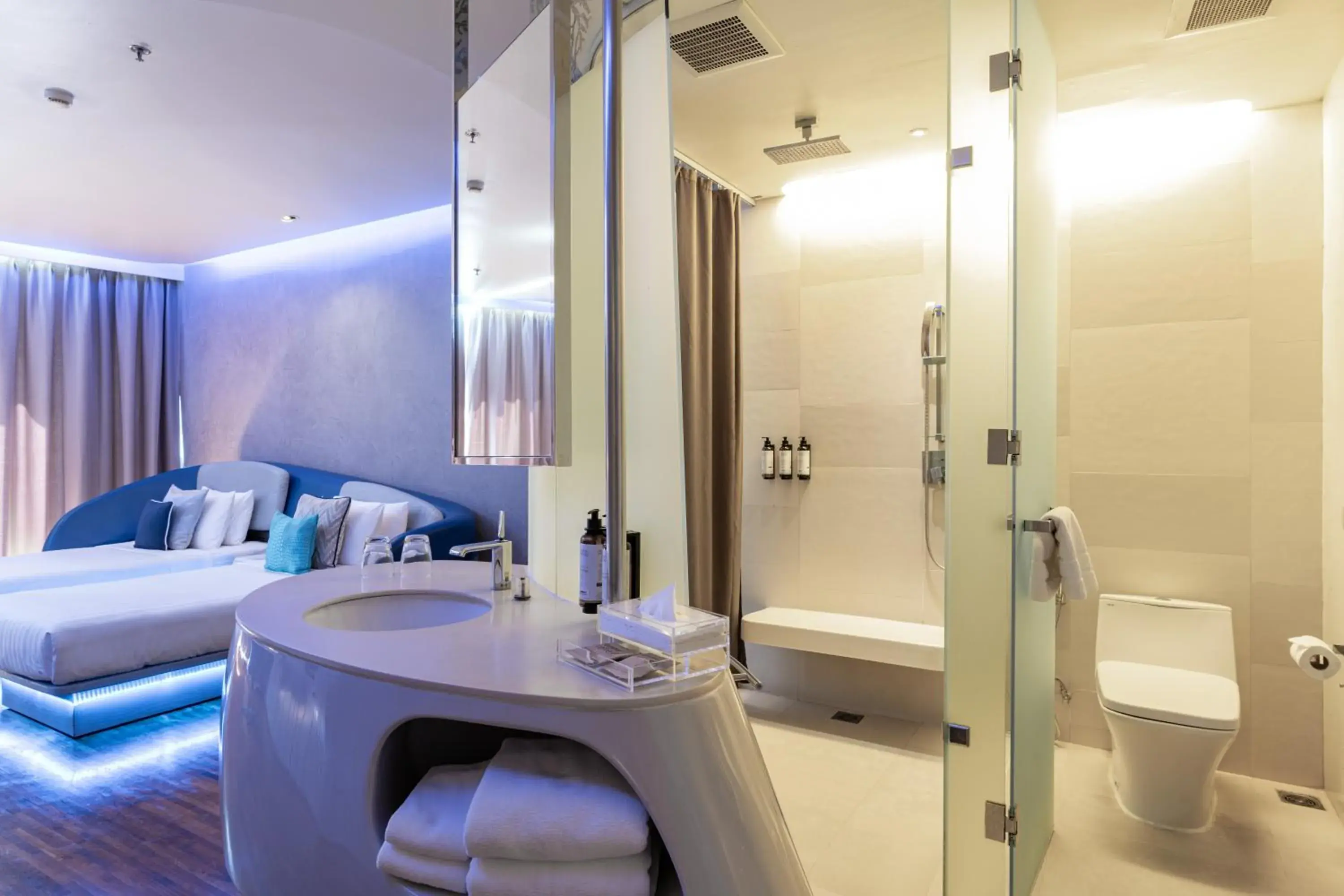 Deluxe Twin Room in Hotel Baraquda Heeton Pattaya by Compass Hospitality Deluxe Twin Room in Hotel Baraquda Heeton Pattaya by Compass Hospitality