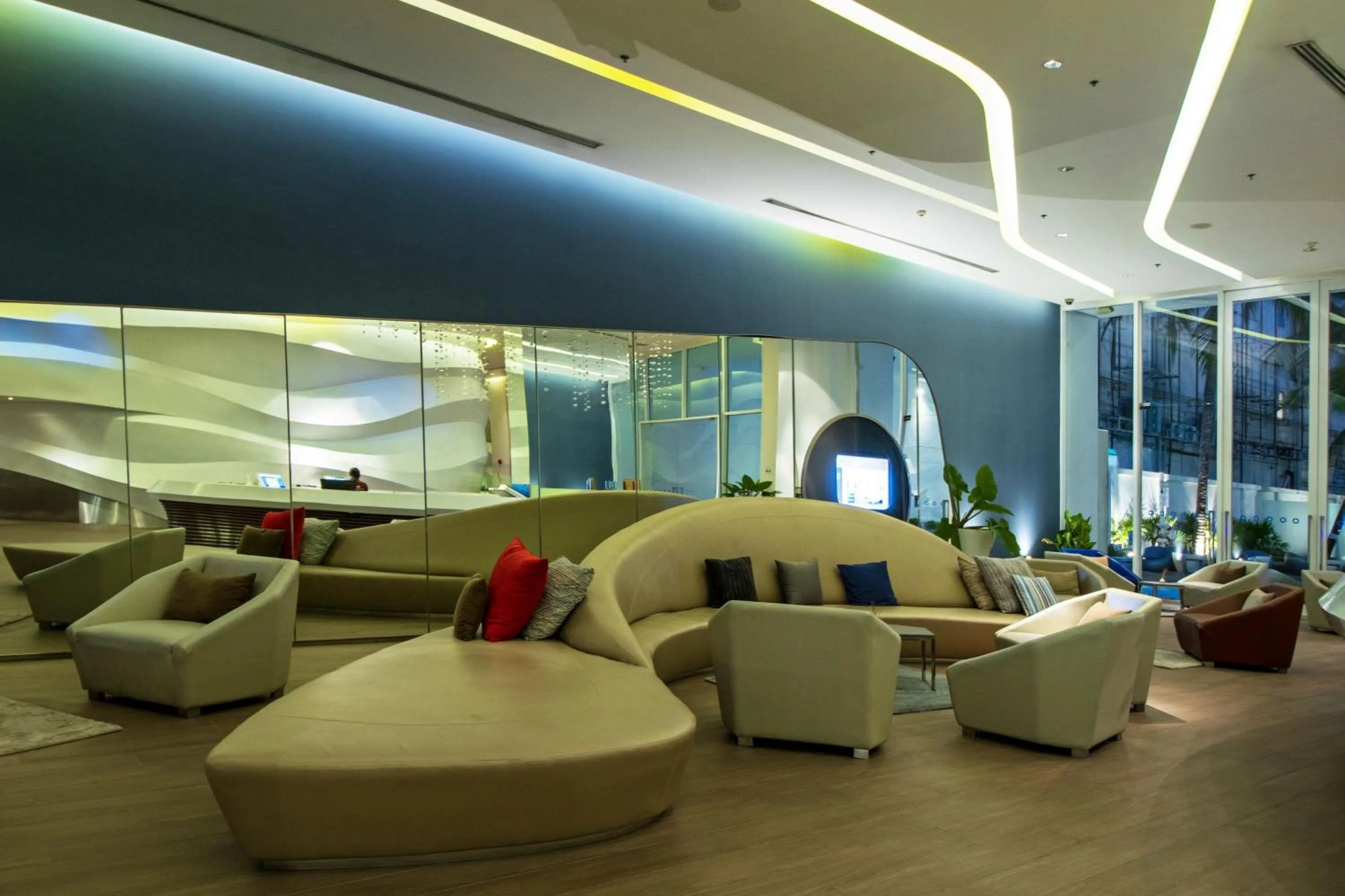 Lobby or reception in Hotel Baraquda Heeton Pattaya by Compass Hospitality