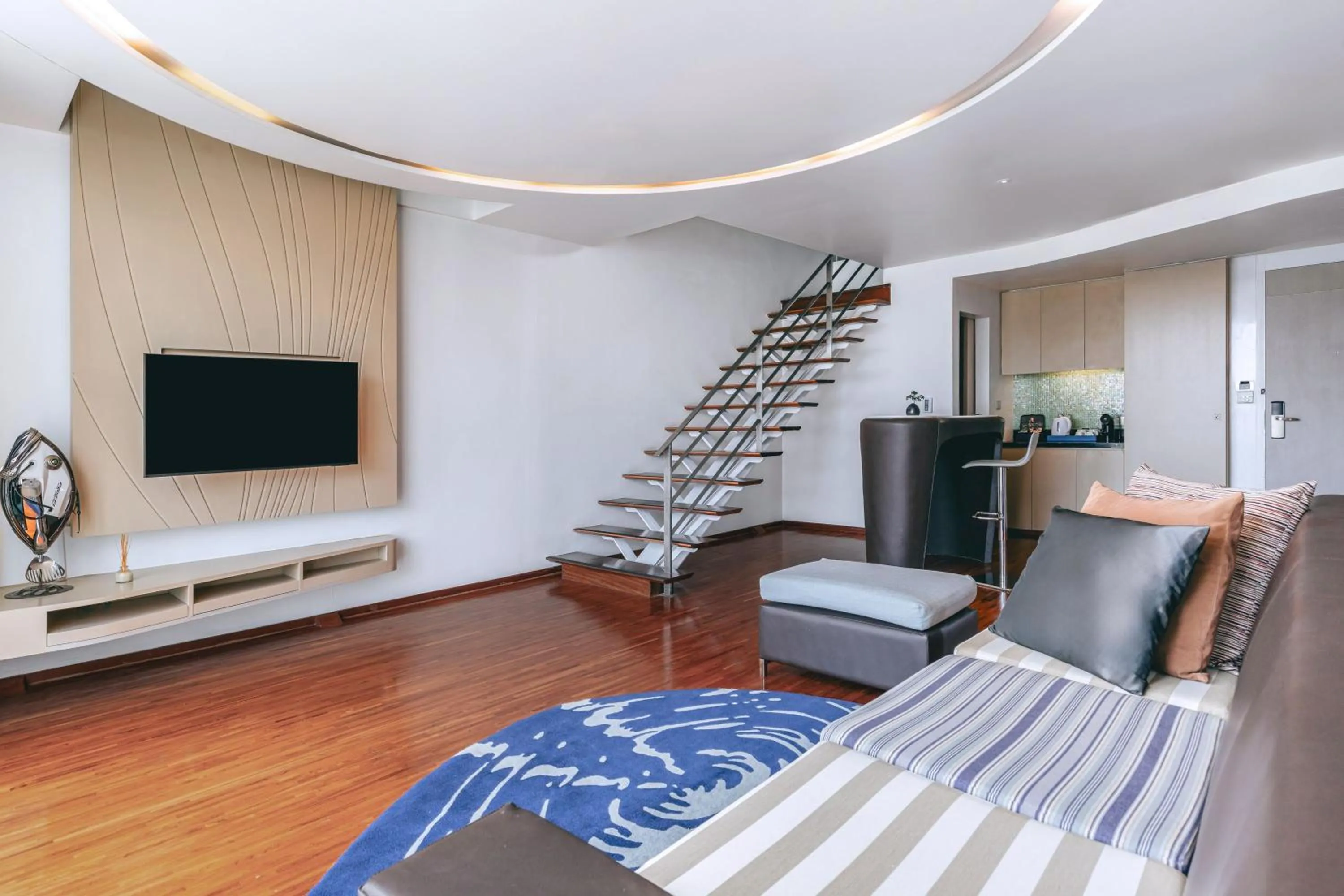 Living room in Hotel Baraquda Heeton Pattaya by Compass Hospitality