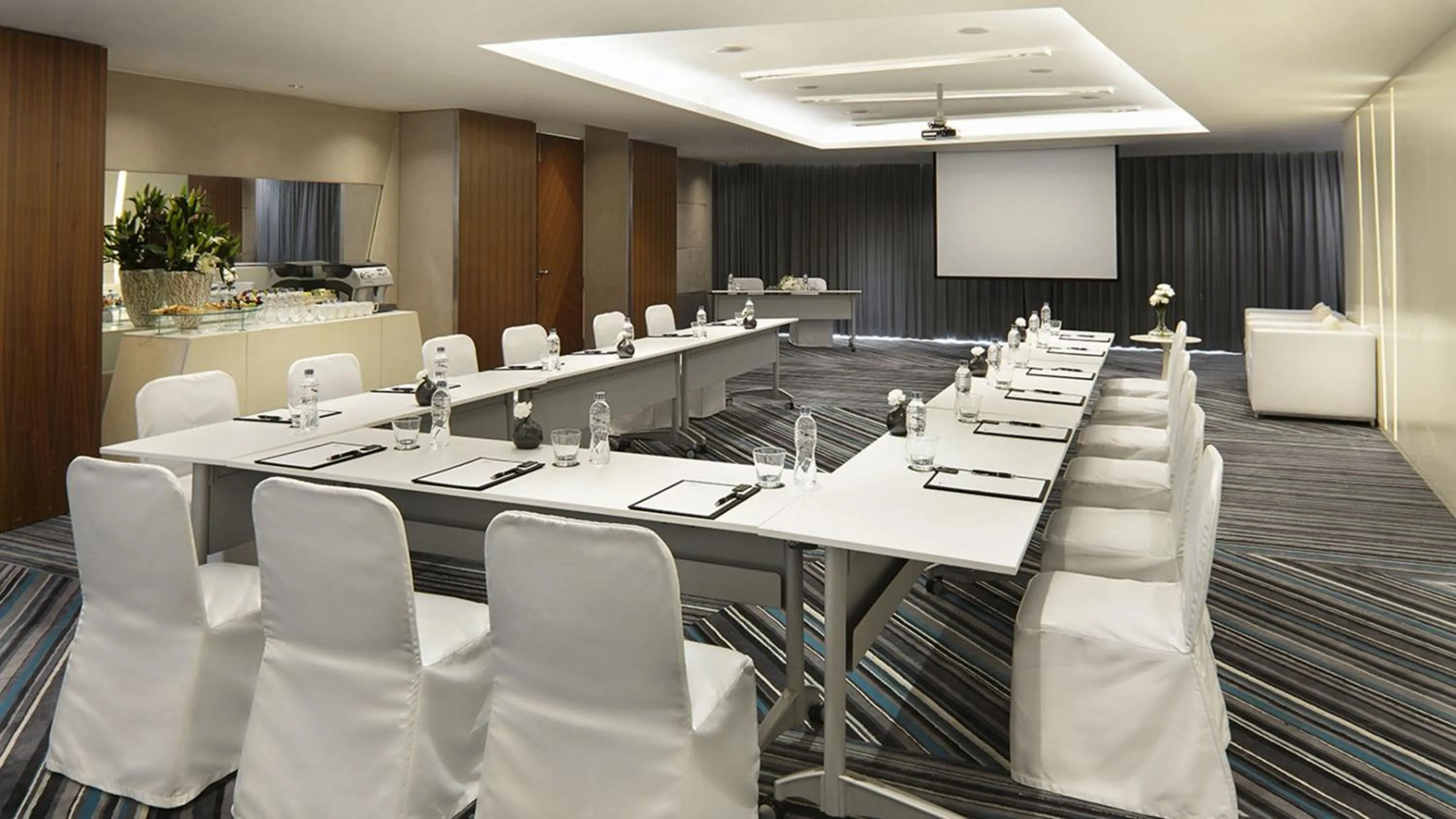 Meeting/conference room in Hotel Baraquda Heeton Pattaya by Compass Hospitality