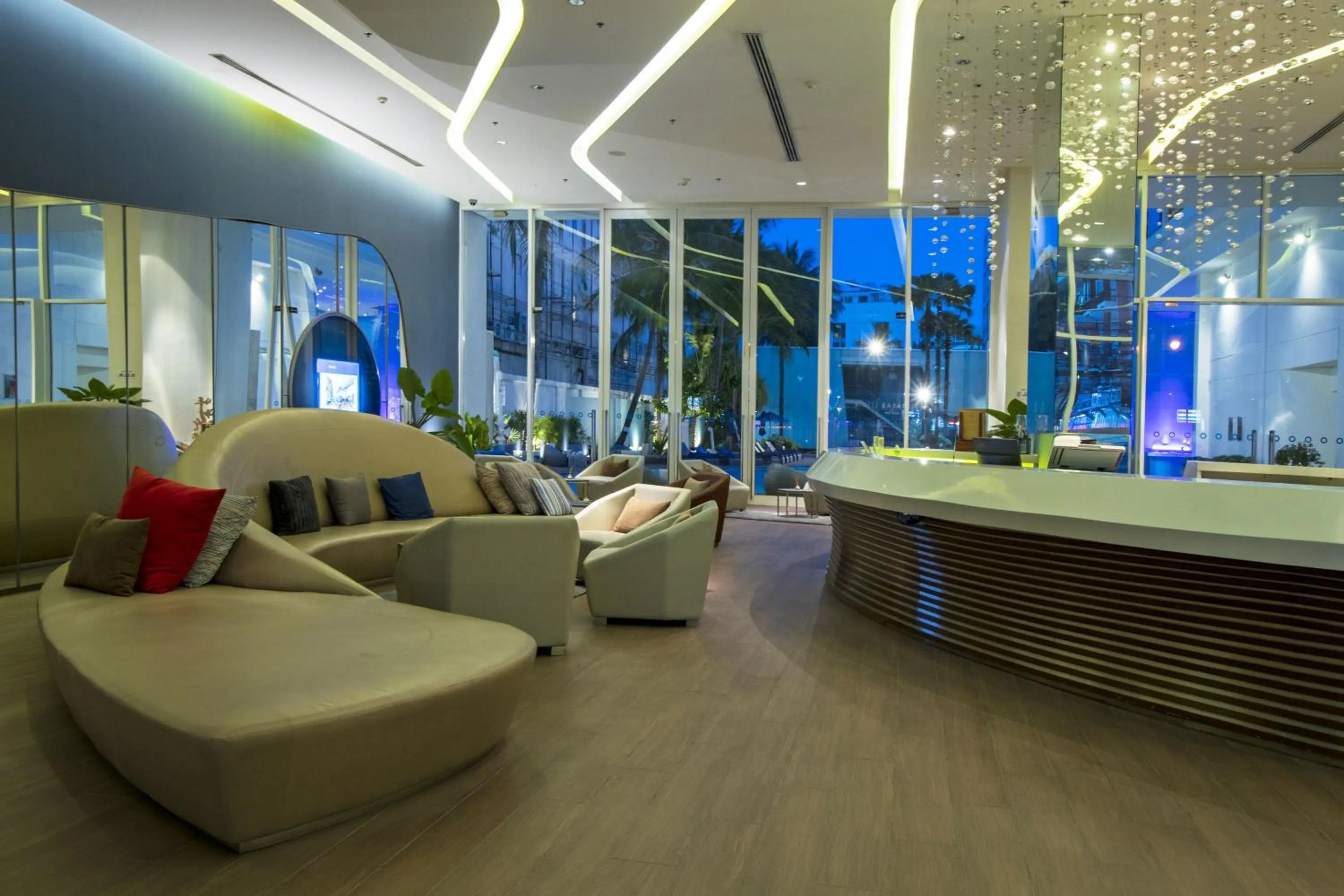 Lobby or reception in Hotel Baraquda Heeton Pattaya by Compass Hospitality