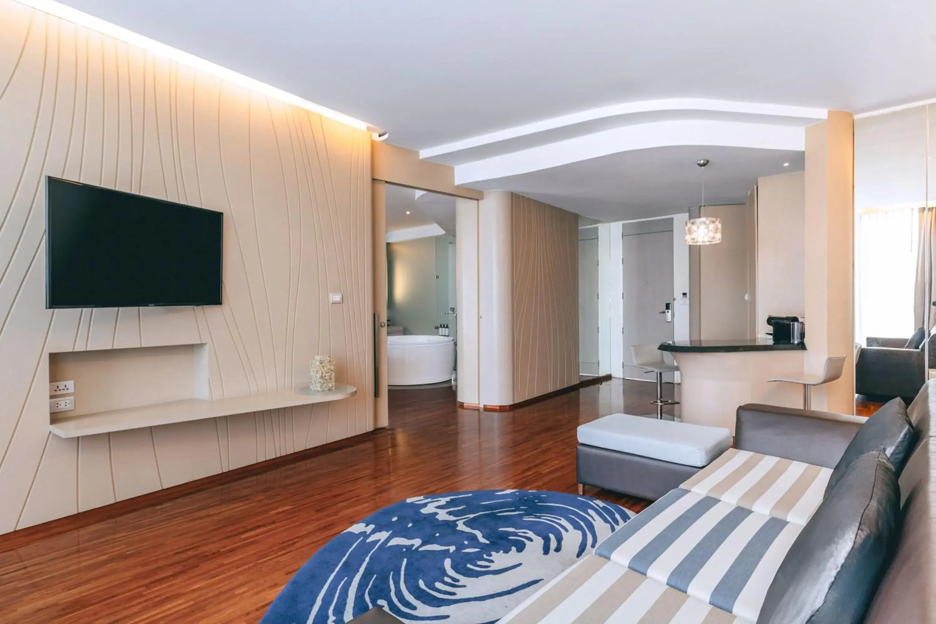 Aqua Suite One Bedroom in Hotel Baraquda Heeton Pattaya by Compass Hospitality Aqua Suite One Bedroom in Hotel Baraquda Heeton Pattaya by Compass Hospitality