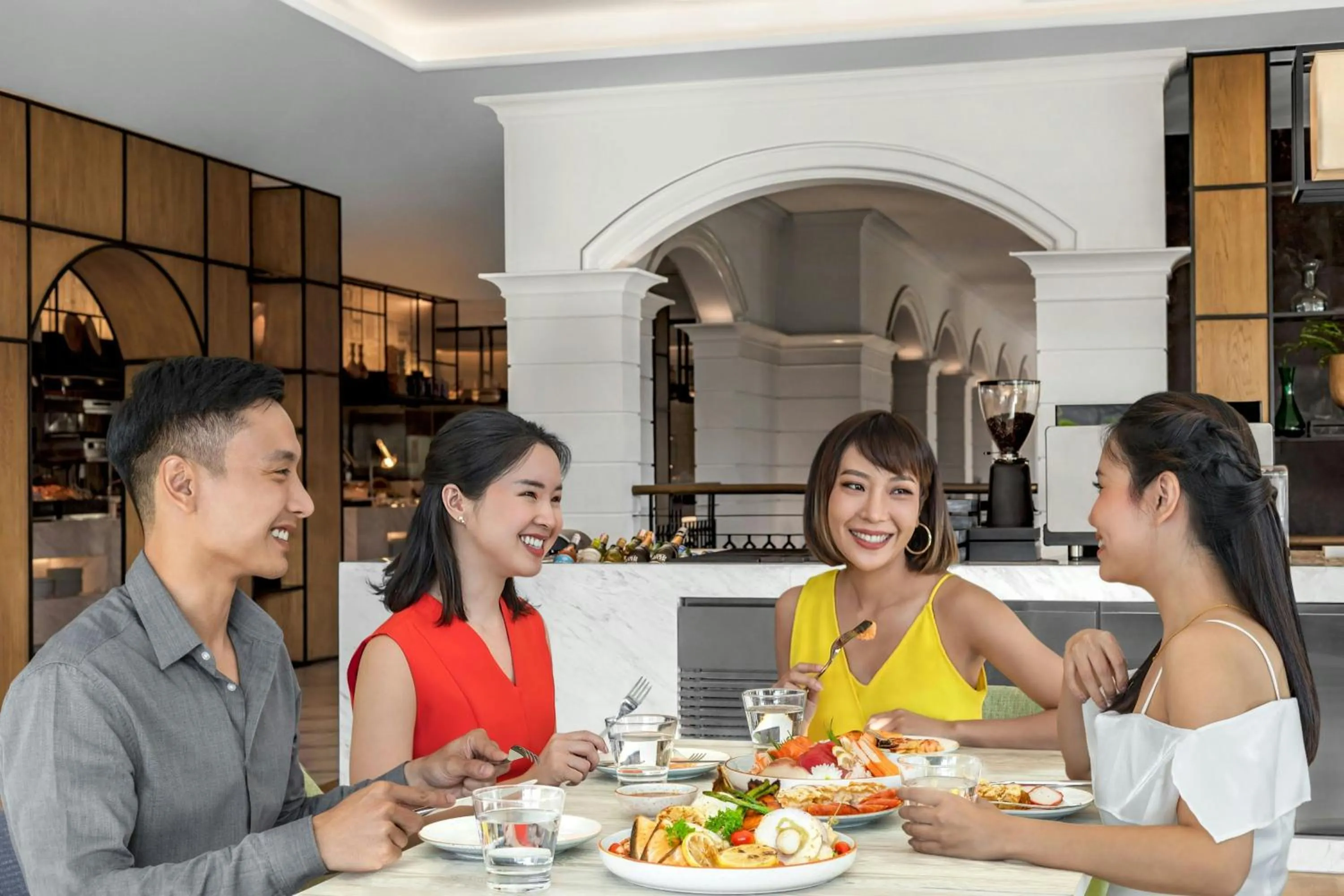 Restaurant/places to eat in Courtyard by Marriott Phuket Town