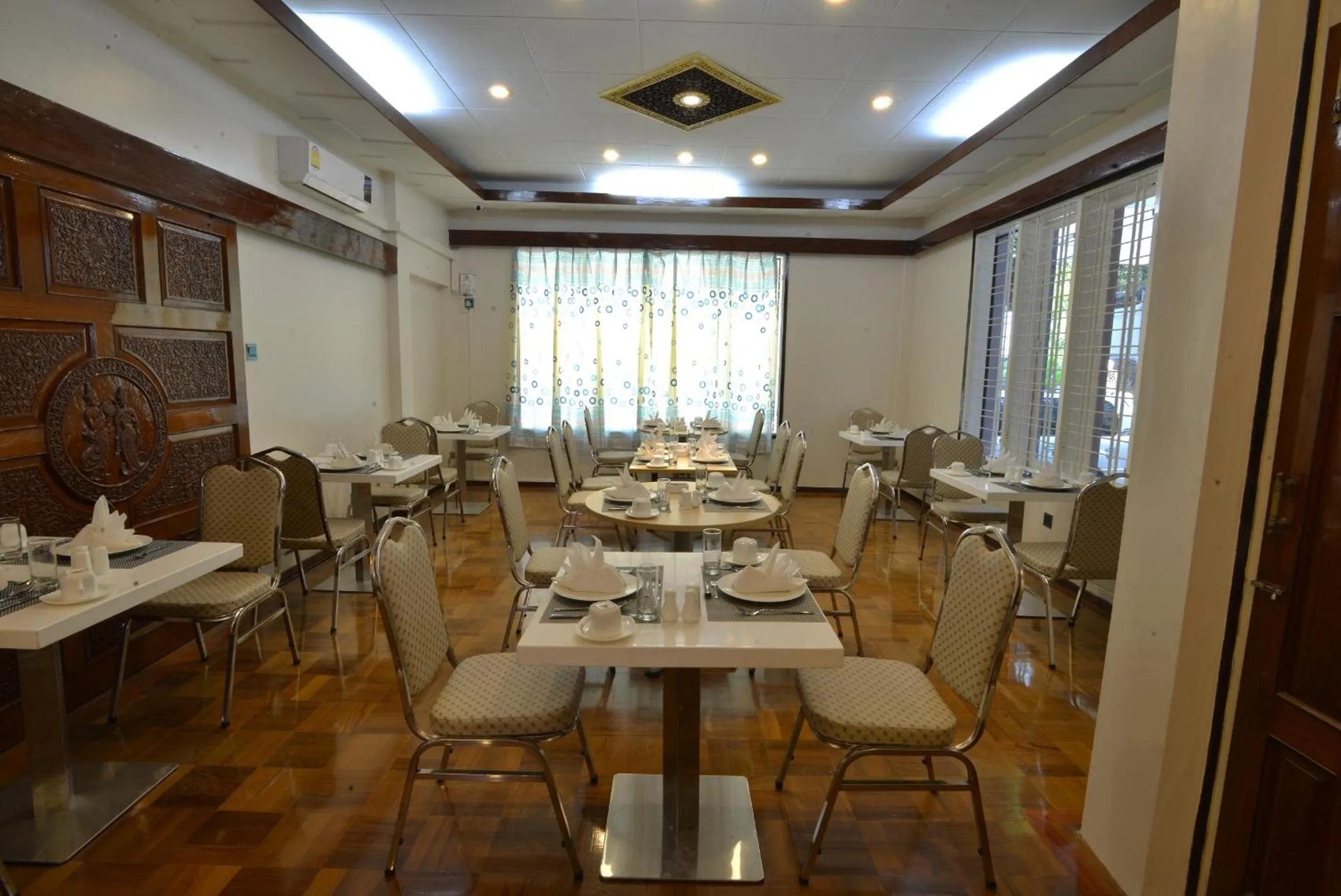 Restaurant/places to eat in Serene Valley Hotel