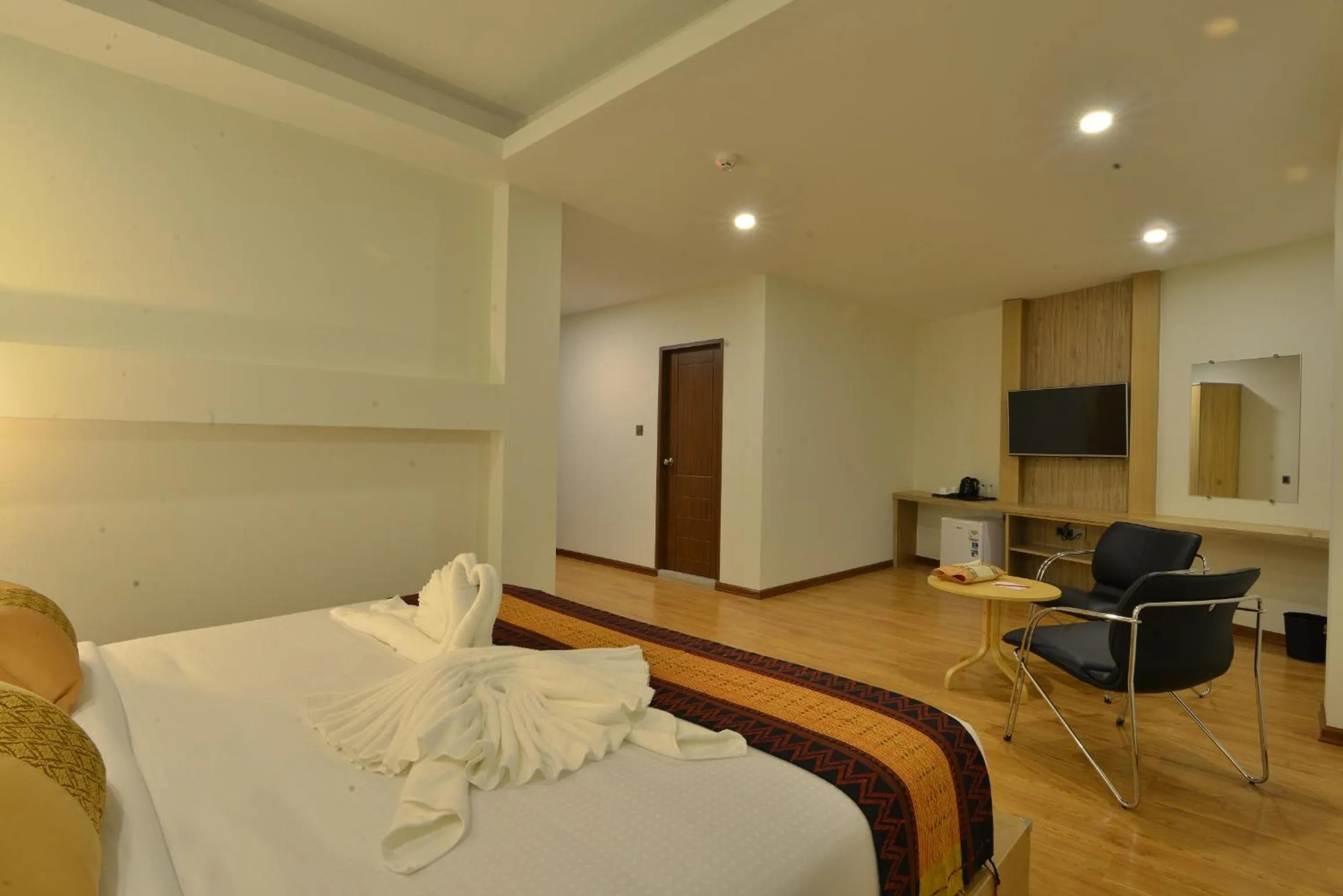 Bedroom, Bed in Serene Valley Hotel