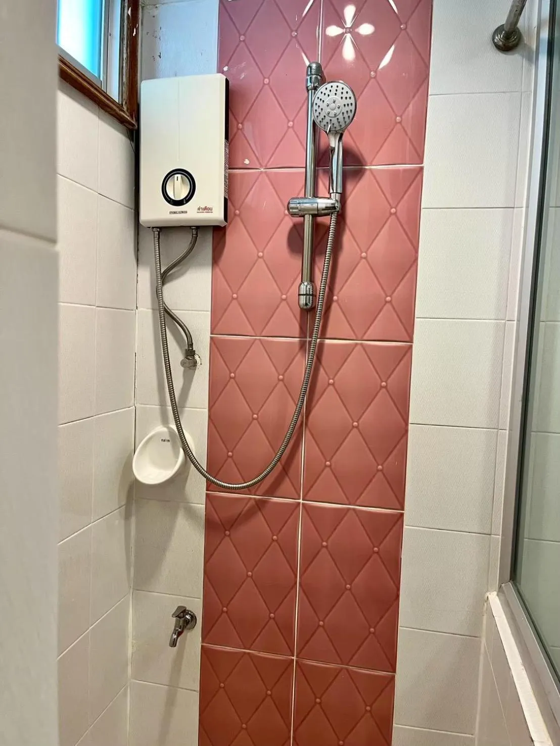Shower in Mariya Boutique Hotel At Suvarnabhumi Airport