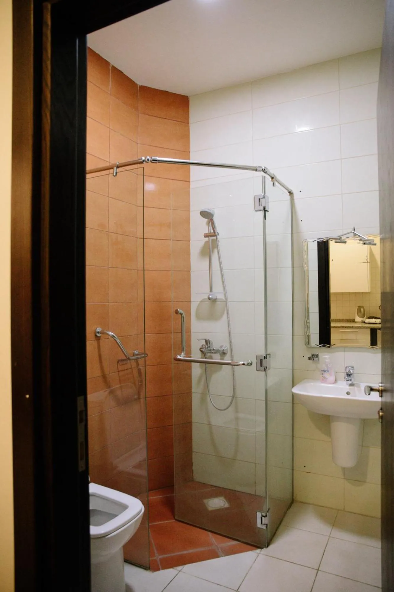 Shower in Madina Suites
