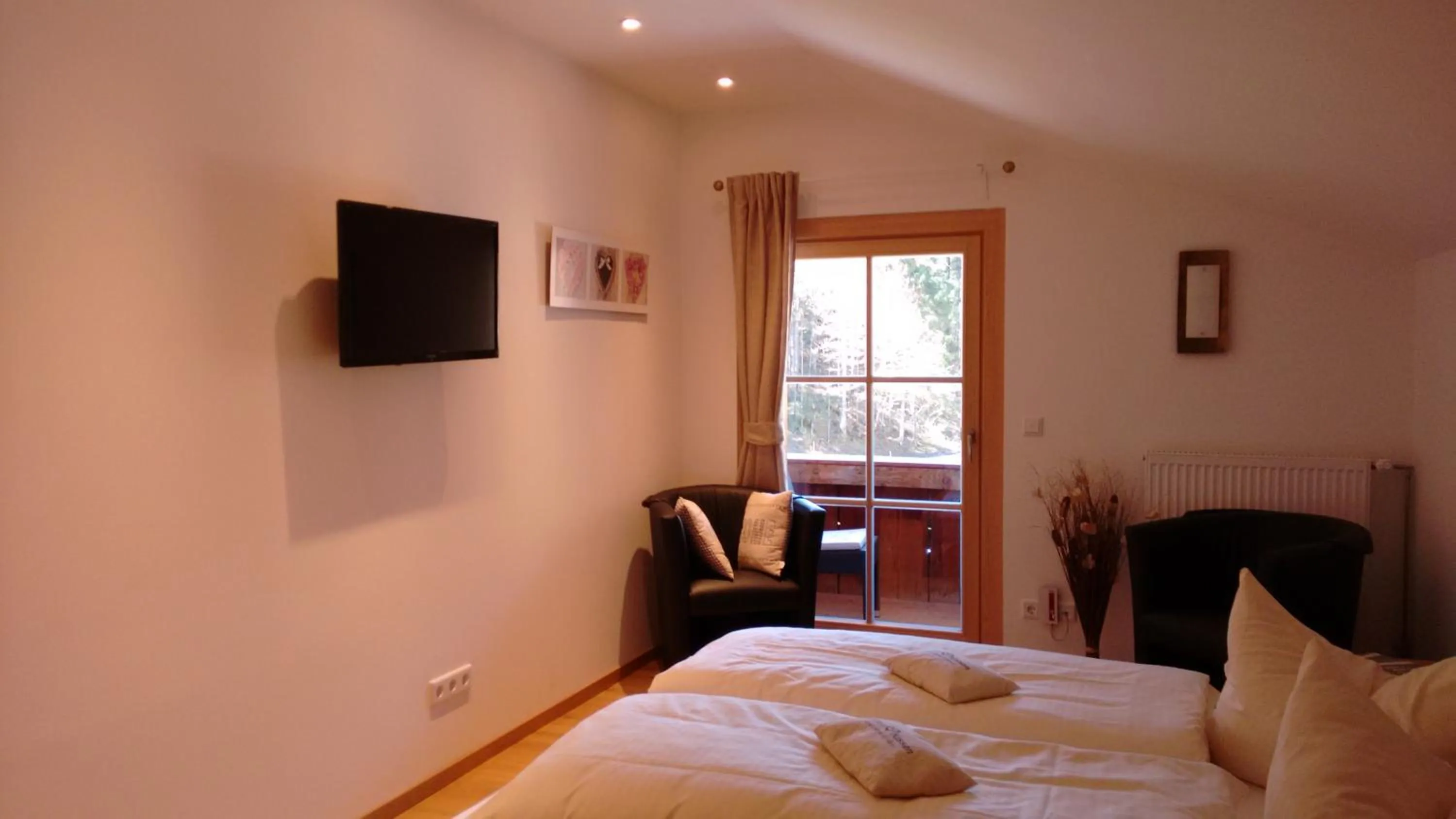 Photo of the whole room, Bed in Schwaigeralm