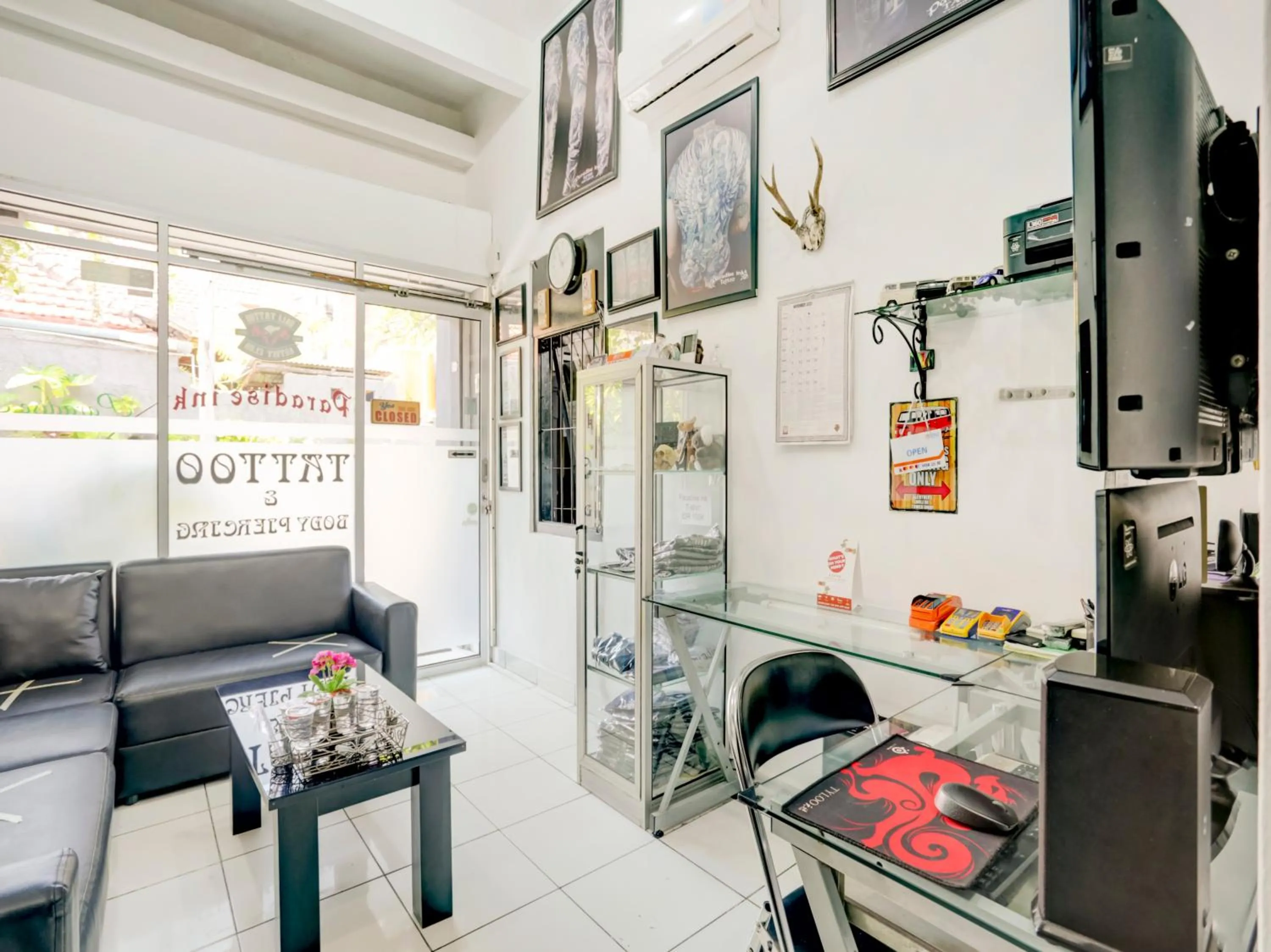 Lobby or reception in Paradise Inn