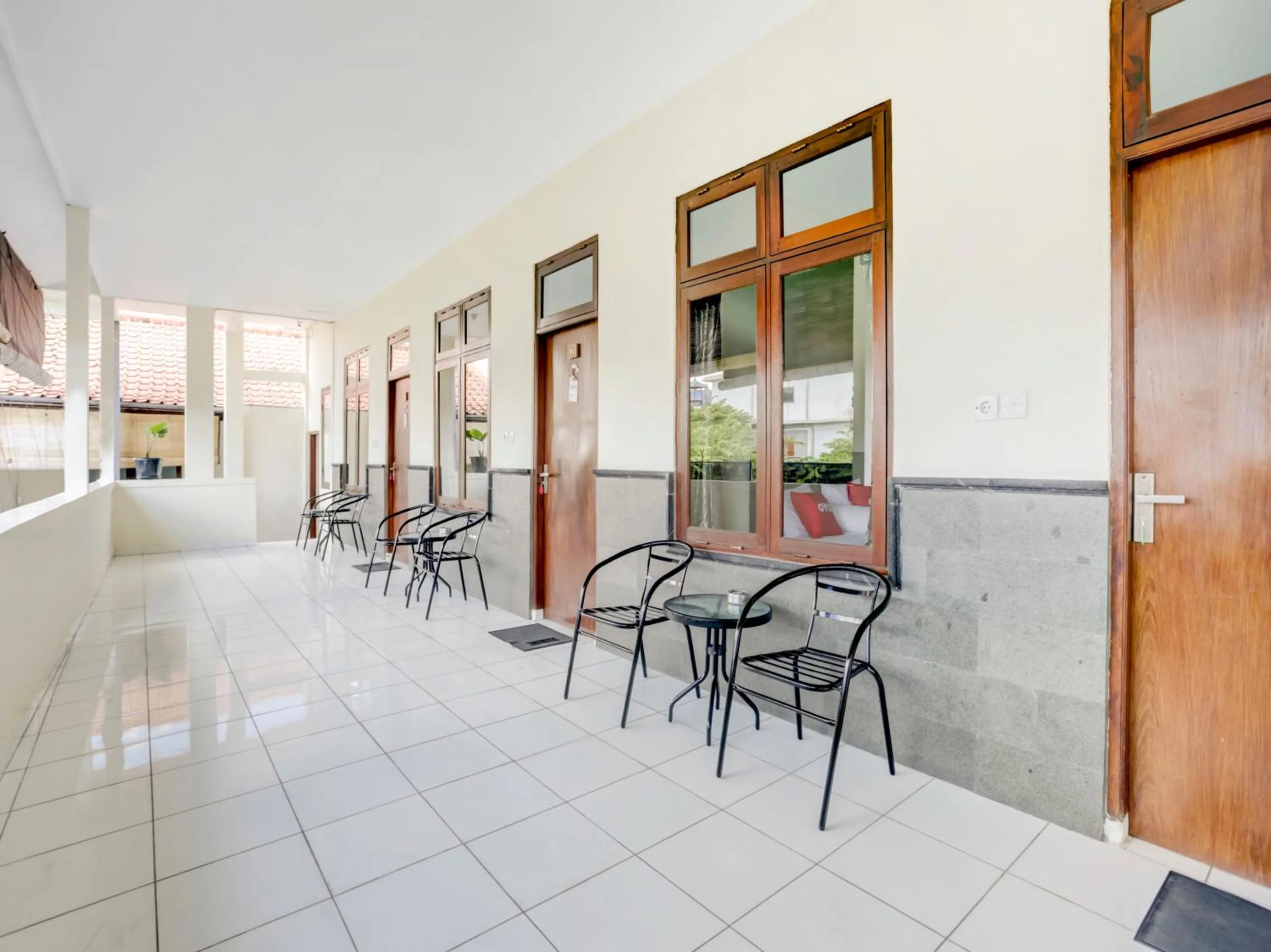 Area and facilities in Paradise Inn